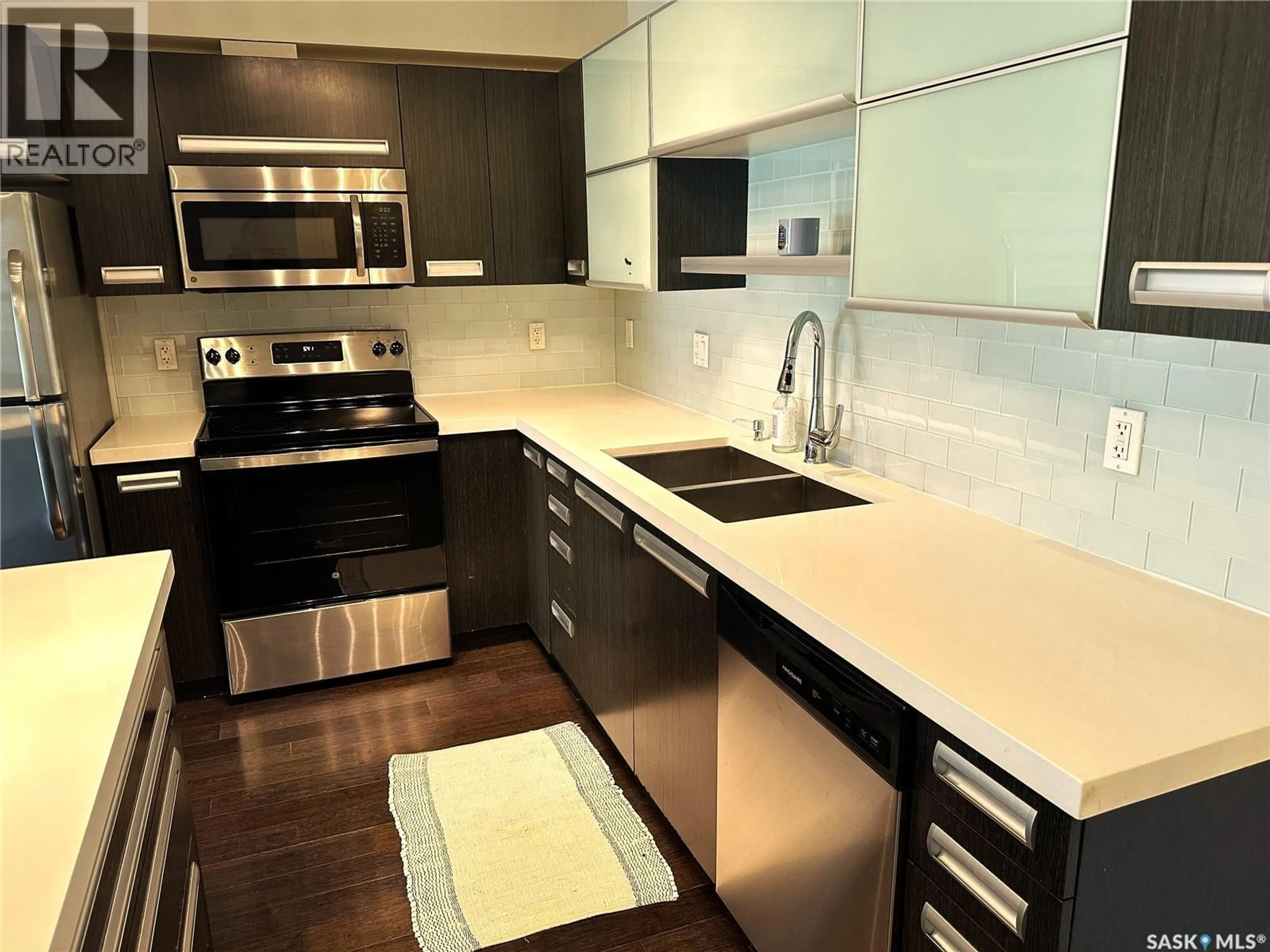 Contemporary kitchen, ceramic/tile floor for 313 1640 DAKOTA DRIVE, Regina Saskatchewan S4Z0A4
