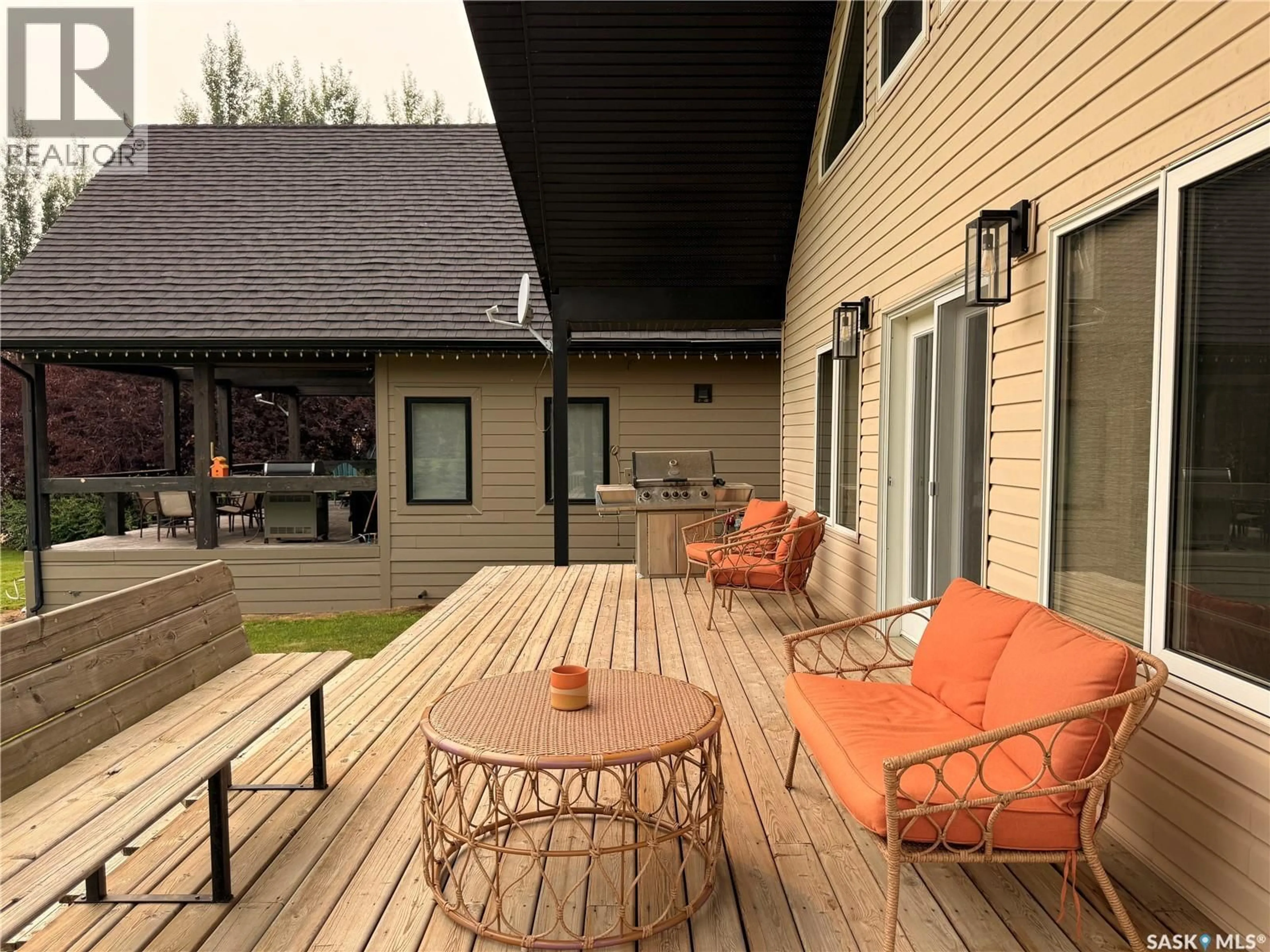 Patio, mountain view for 524 VIVIAN BAY, Coteau Rm No. 255 Saskatchewan S0L0G0