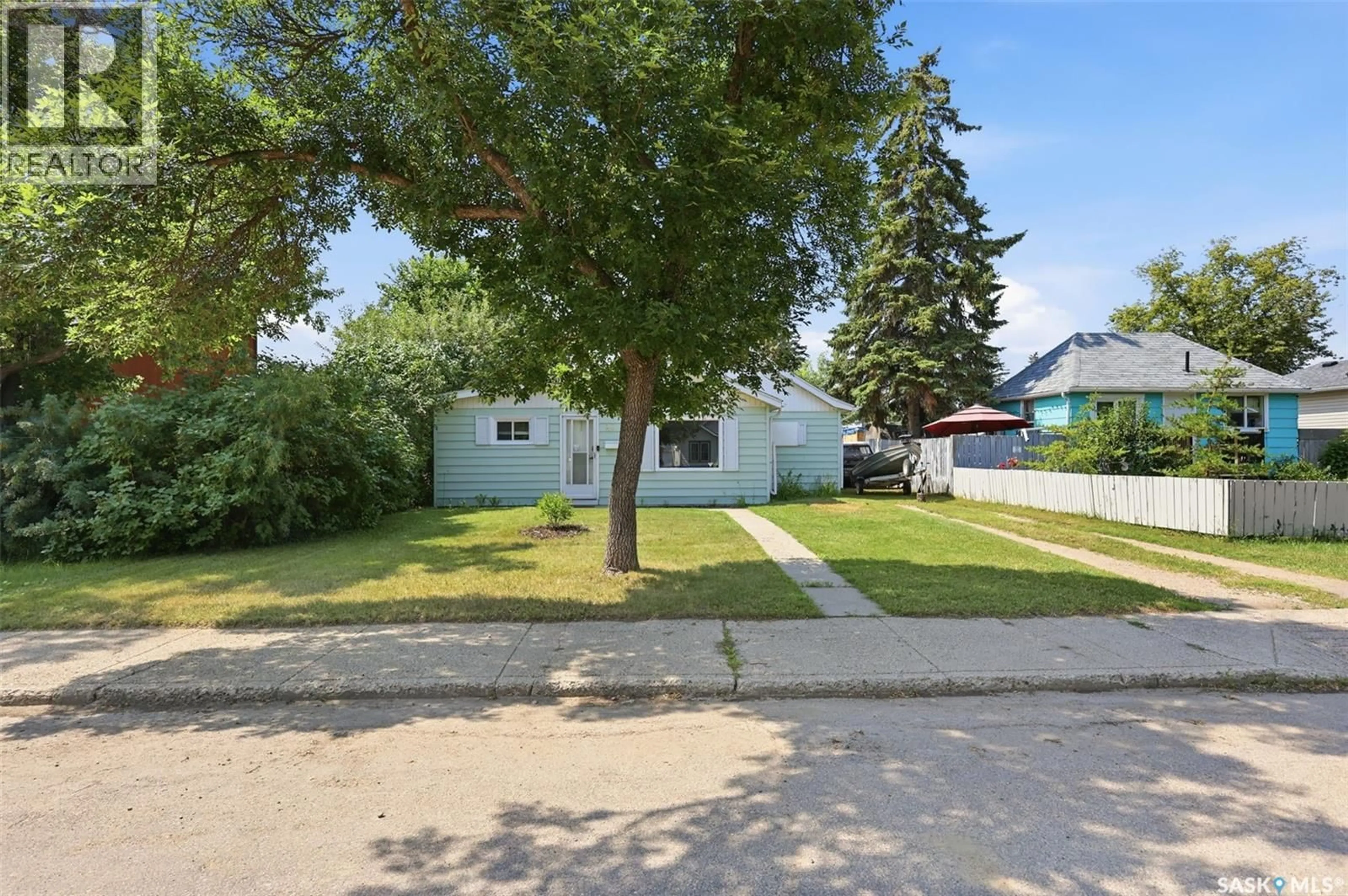 Unknown for 925 L AVENUE, Saskatoon Saskatchewan S7M2J2