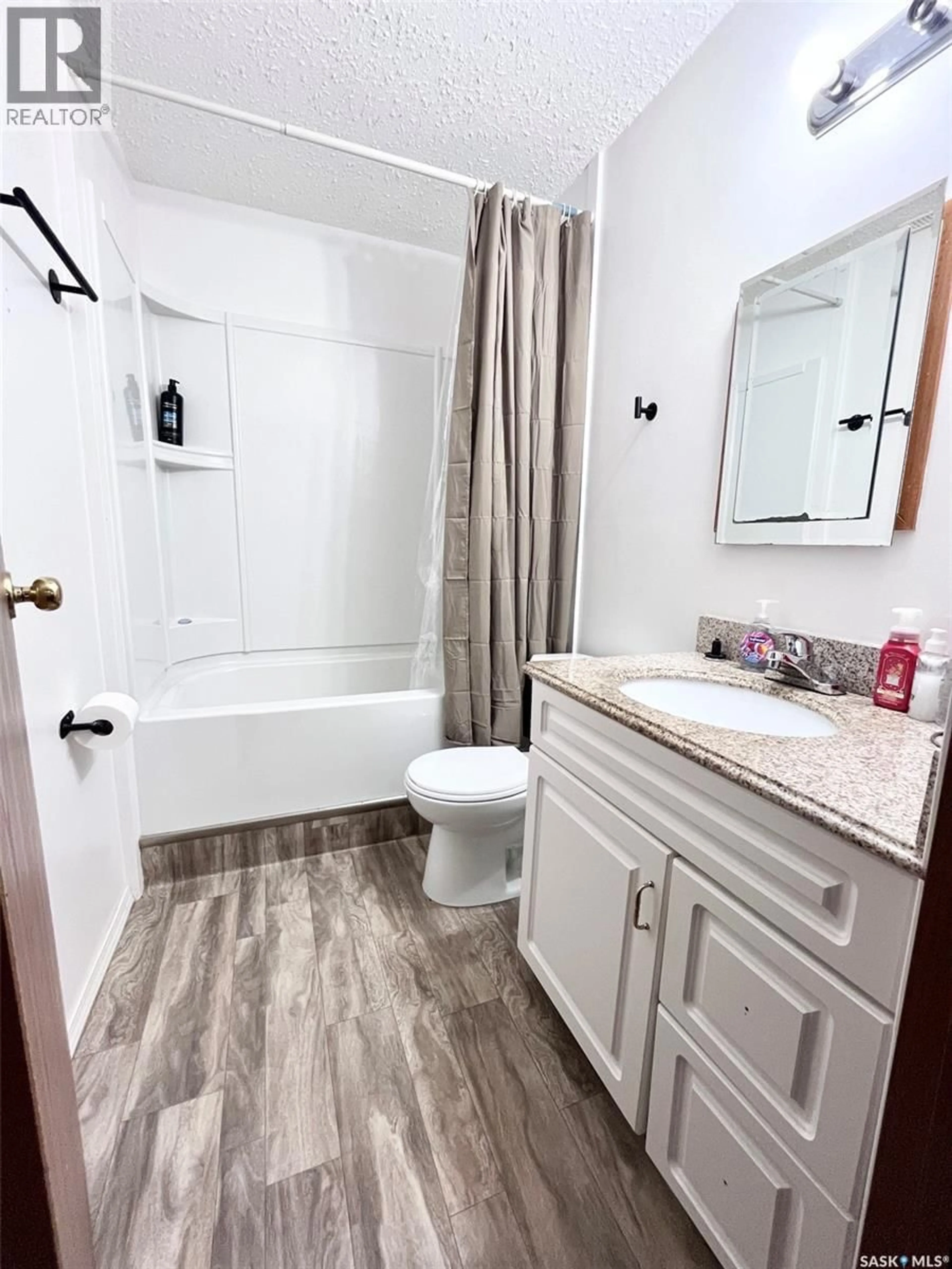 Standard bathroom, ceramic/tile floor for 120 HANSON LAKE ROAD, Smeaton Saskatchewan S0J2J0
