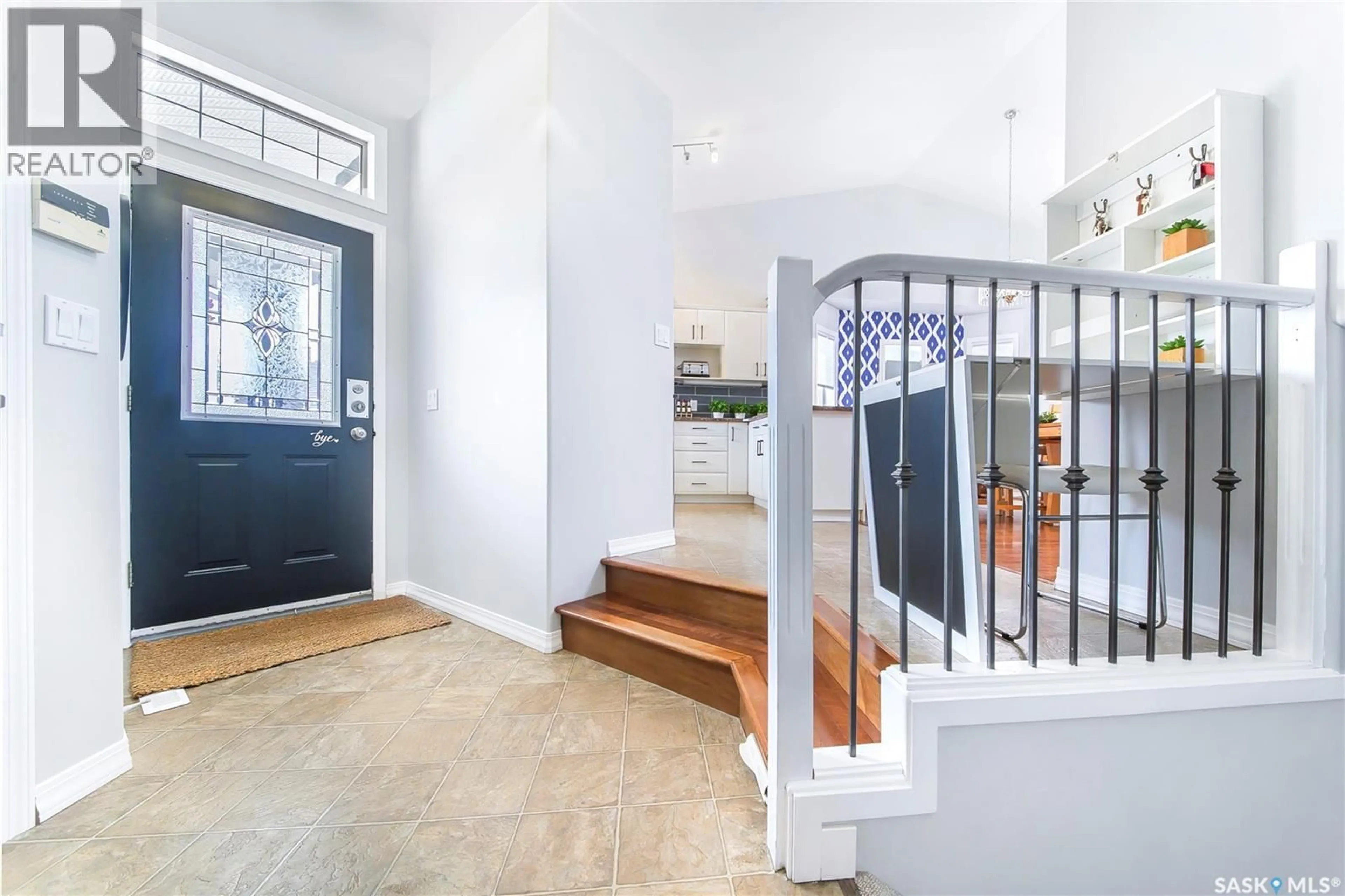 Indoor entryway for 323 PETERS COVE, Saskatoon Saskatchewan S7N4T5