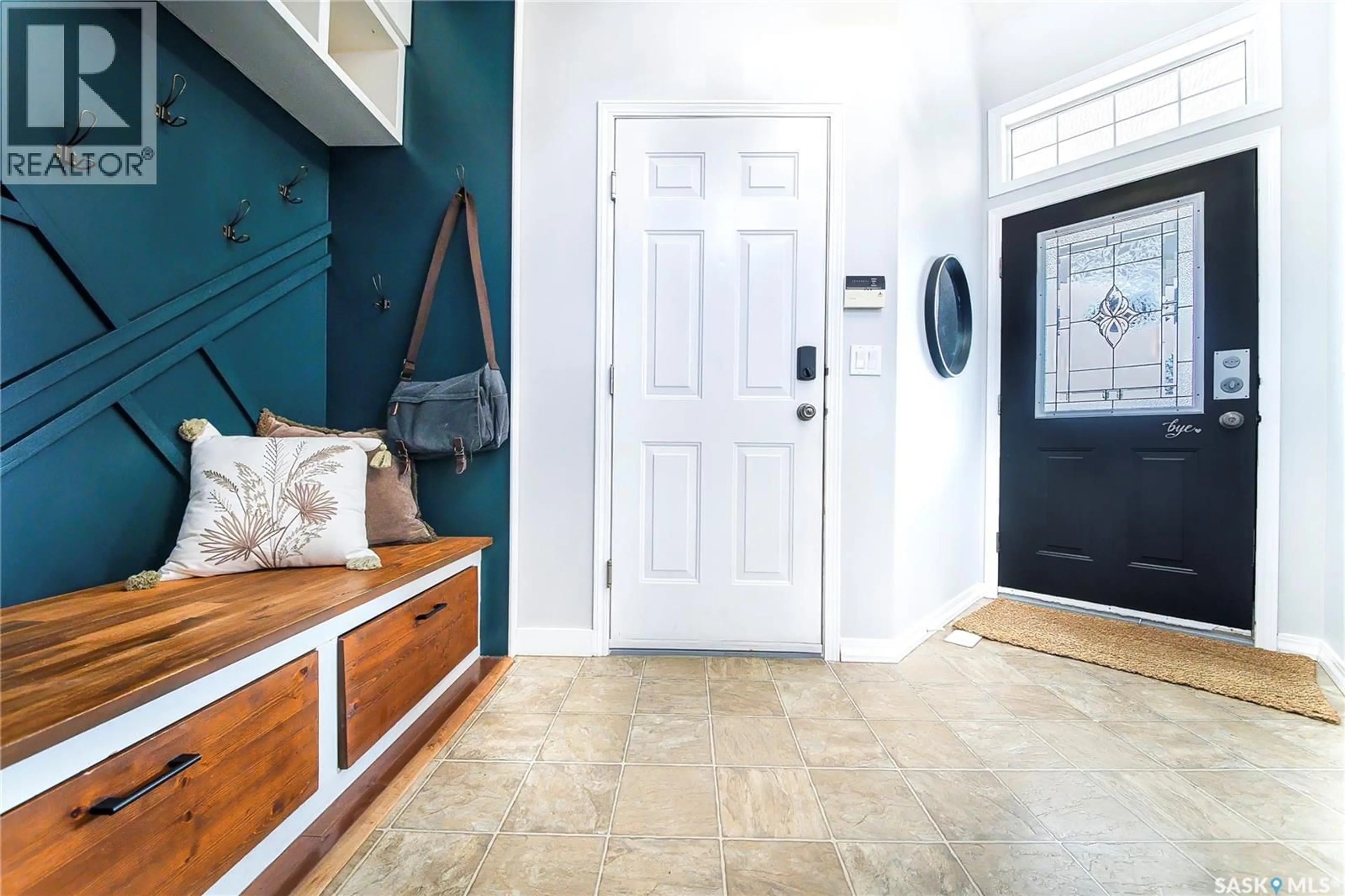 Indoor entryway for 323 PETERS COVE, Saskatoon Saskatchewan S7N4T5