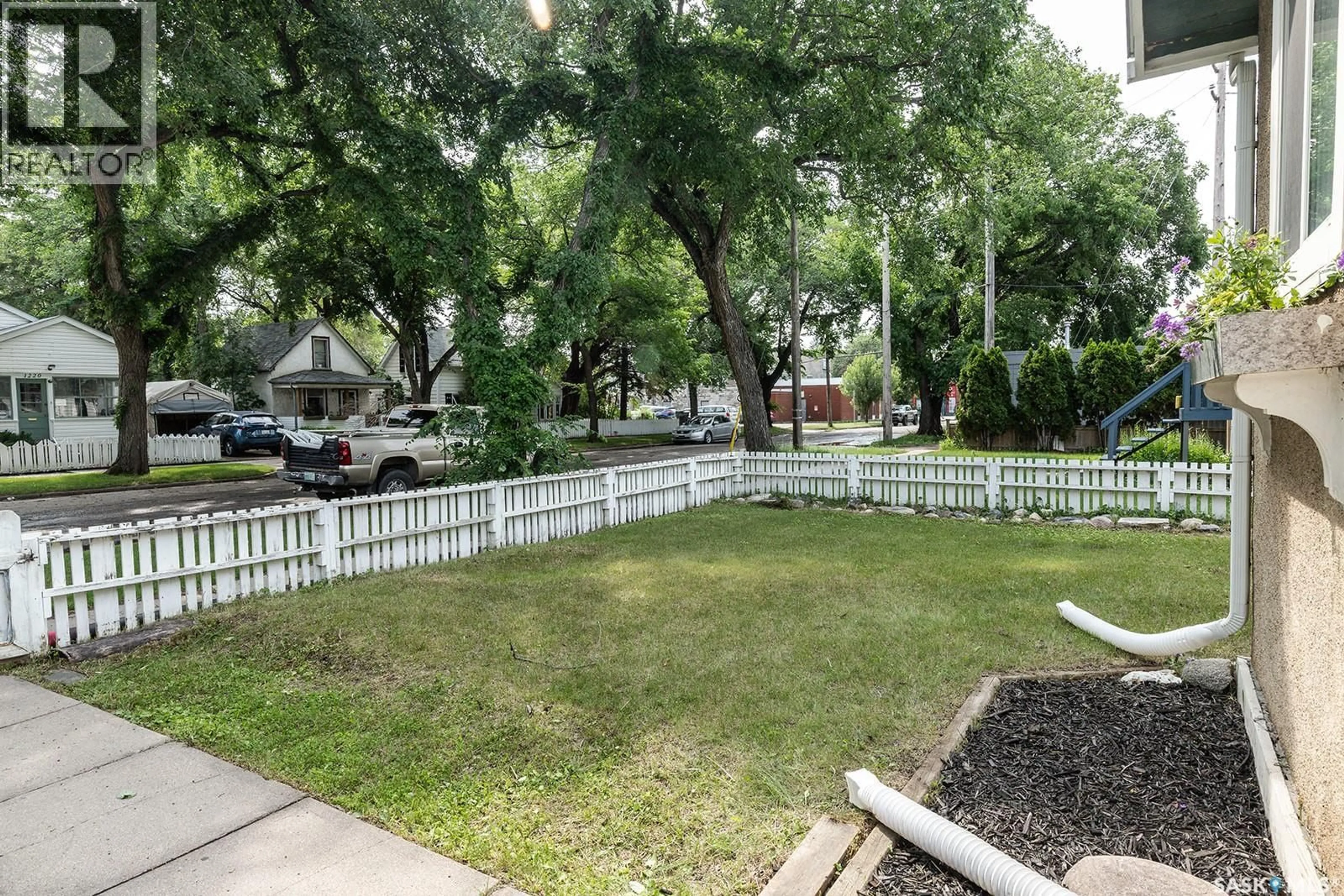 Patio, street for 1223 C AVENUE, Saskatoon Saskatchewan S7L1K6