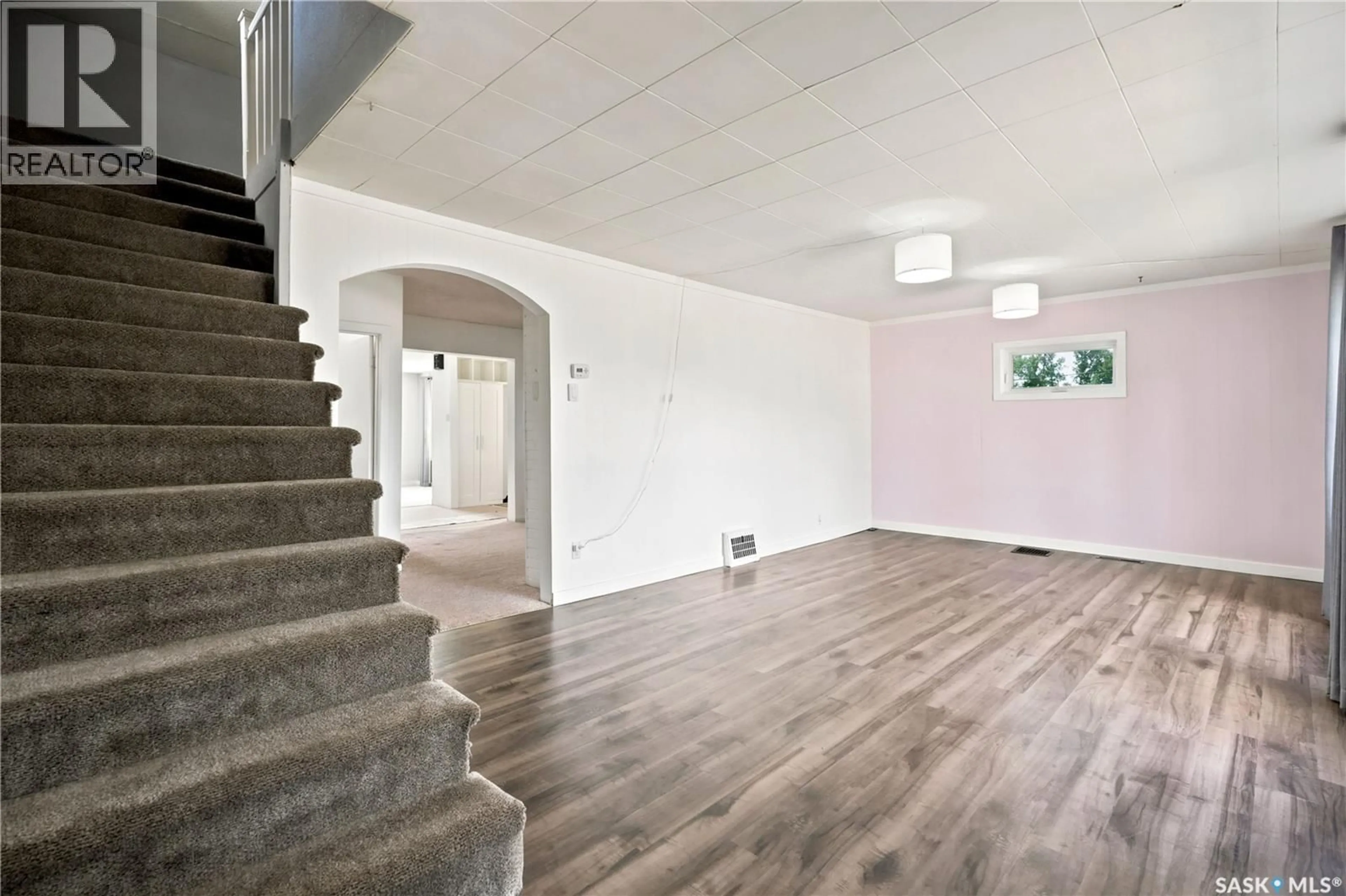 Indoor foyer for 54 HILL STREET, Eyebrow Saskatchewan S0H1L0
