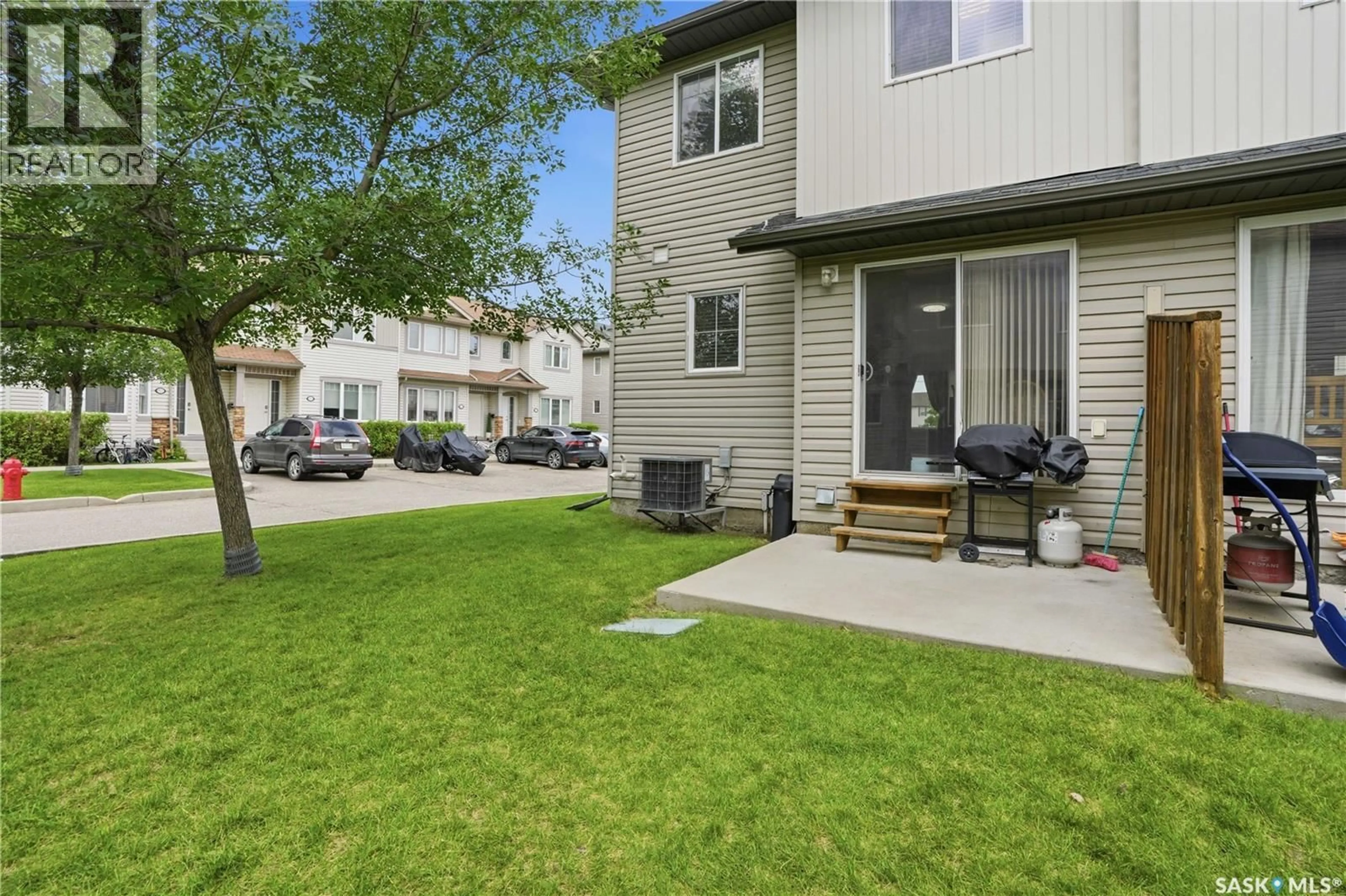 Patio, street for 303 - 312 SLIMMON PLACE, Saskatoon Saskatchewan S7V0A8