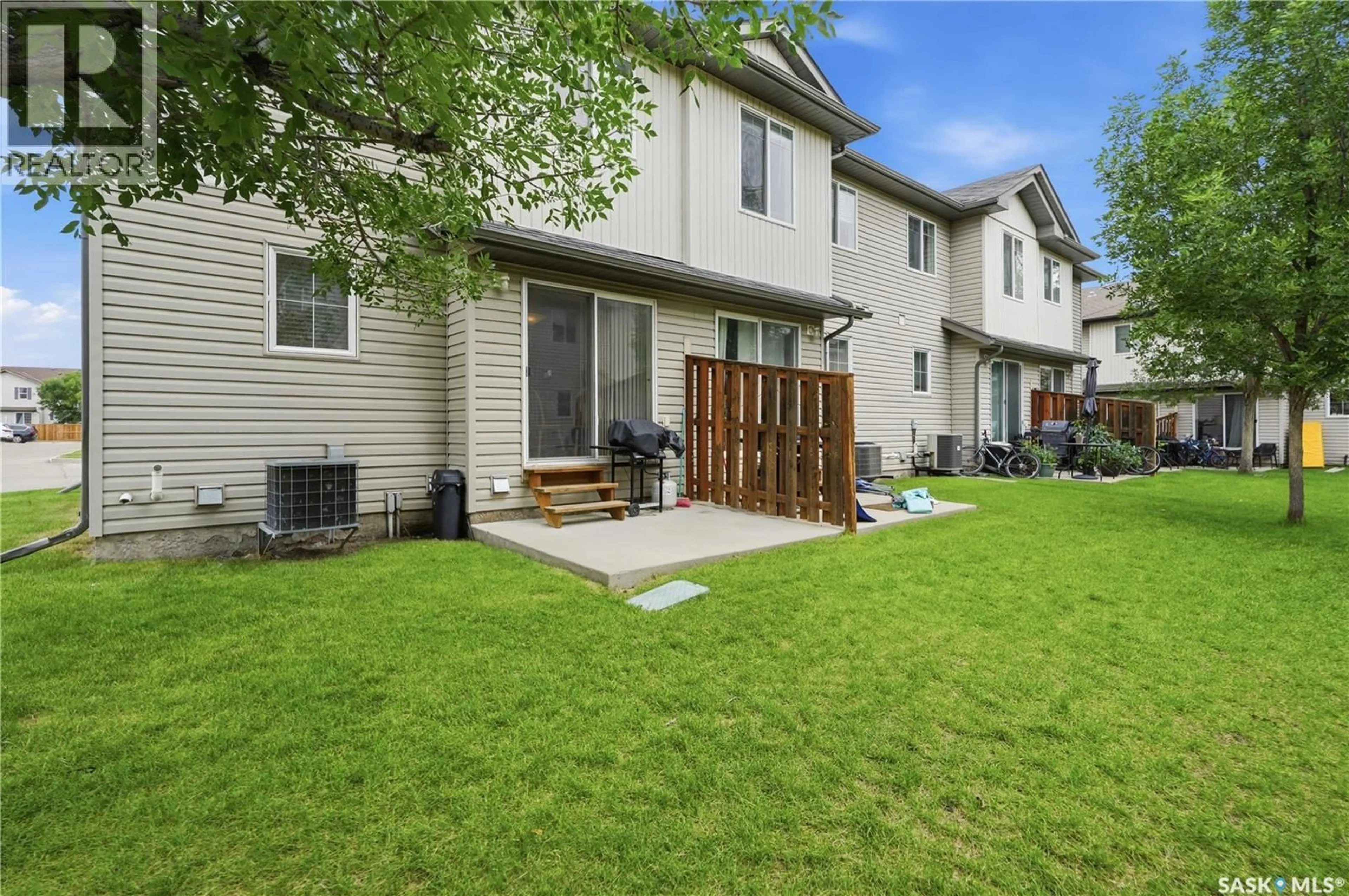 Patio, street for 303 - 312 SLIMMON PLACE, Saskatoon Saskatchewan S7V0A8
