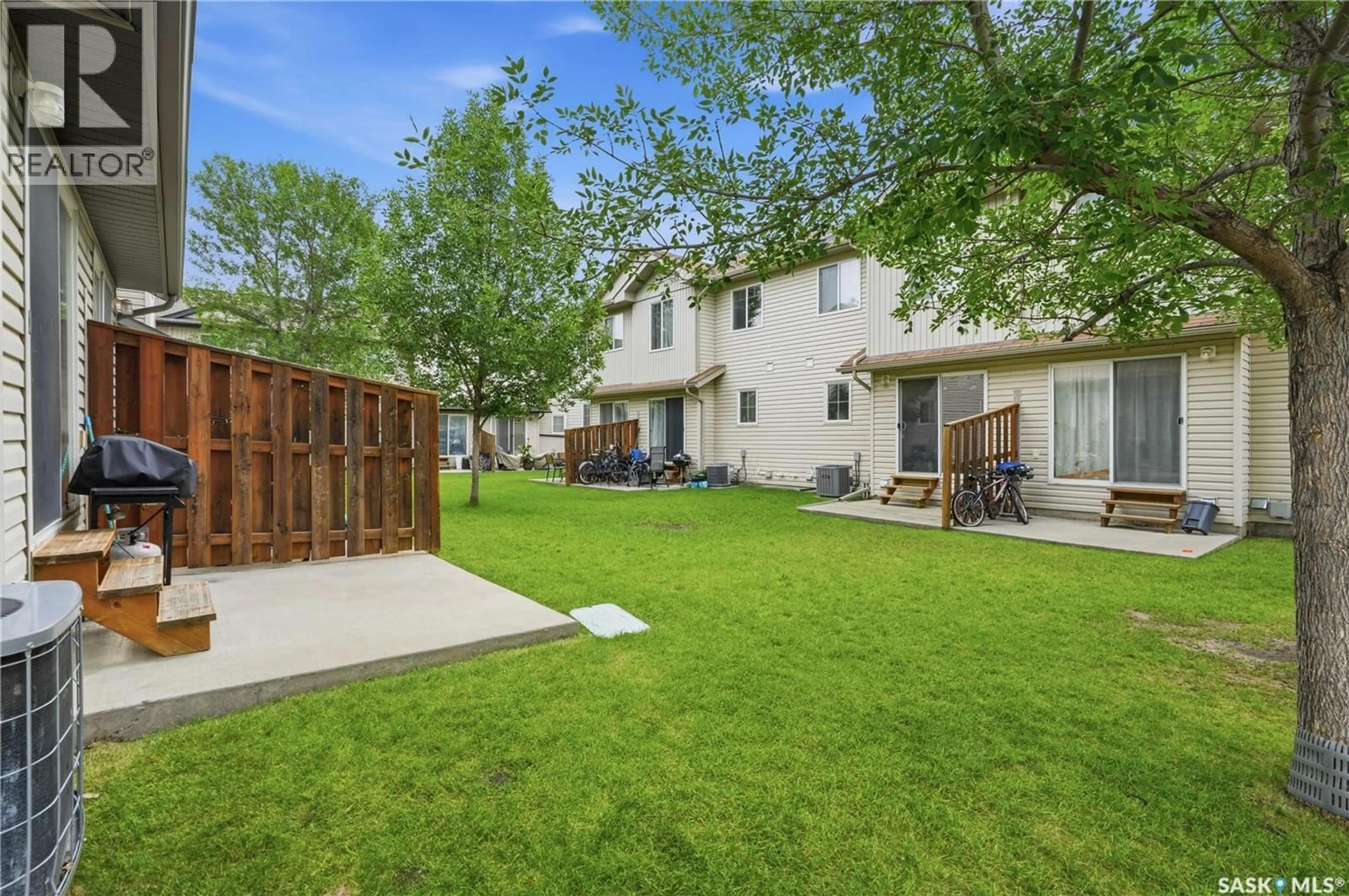 Patio, street for 303 - 312 SLIMMON PLACE, Saskatoon Saskatchewan S7V0A8