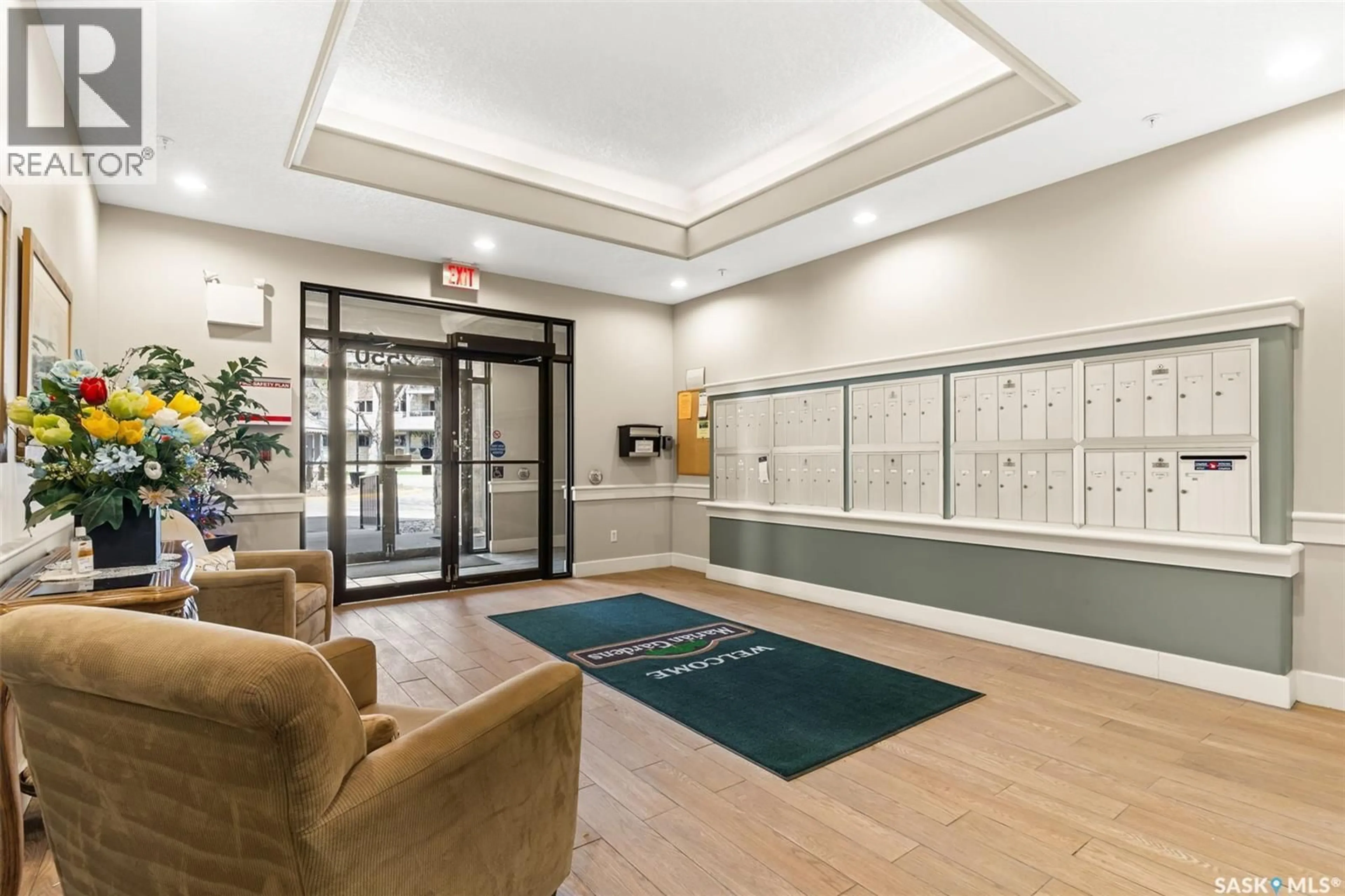 Indoor foyer for 305 - 2550 25TH AVENUE, Regina Saskatchewan S4S4E6