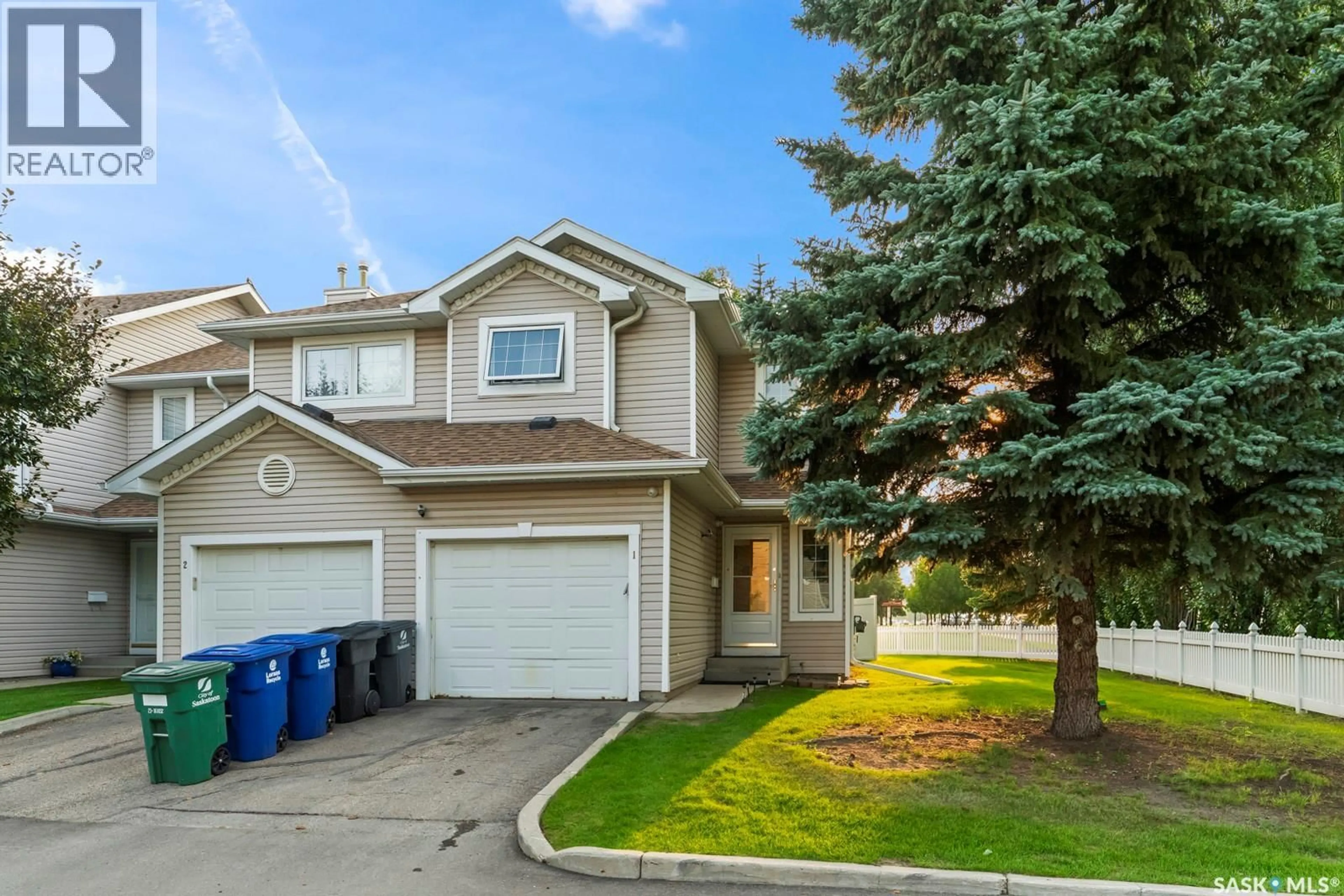 Home with vinyl exterior material, street for 1 215 PINEHOUSE DRIVE, Saskatoon Saskatchewan S7K6N9