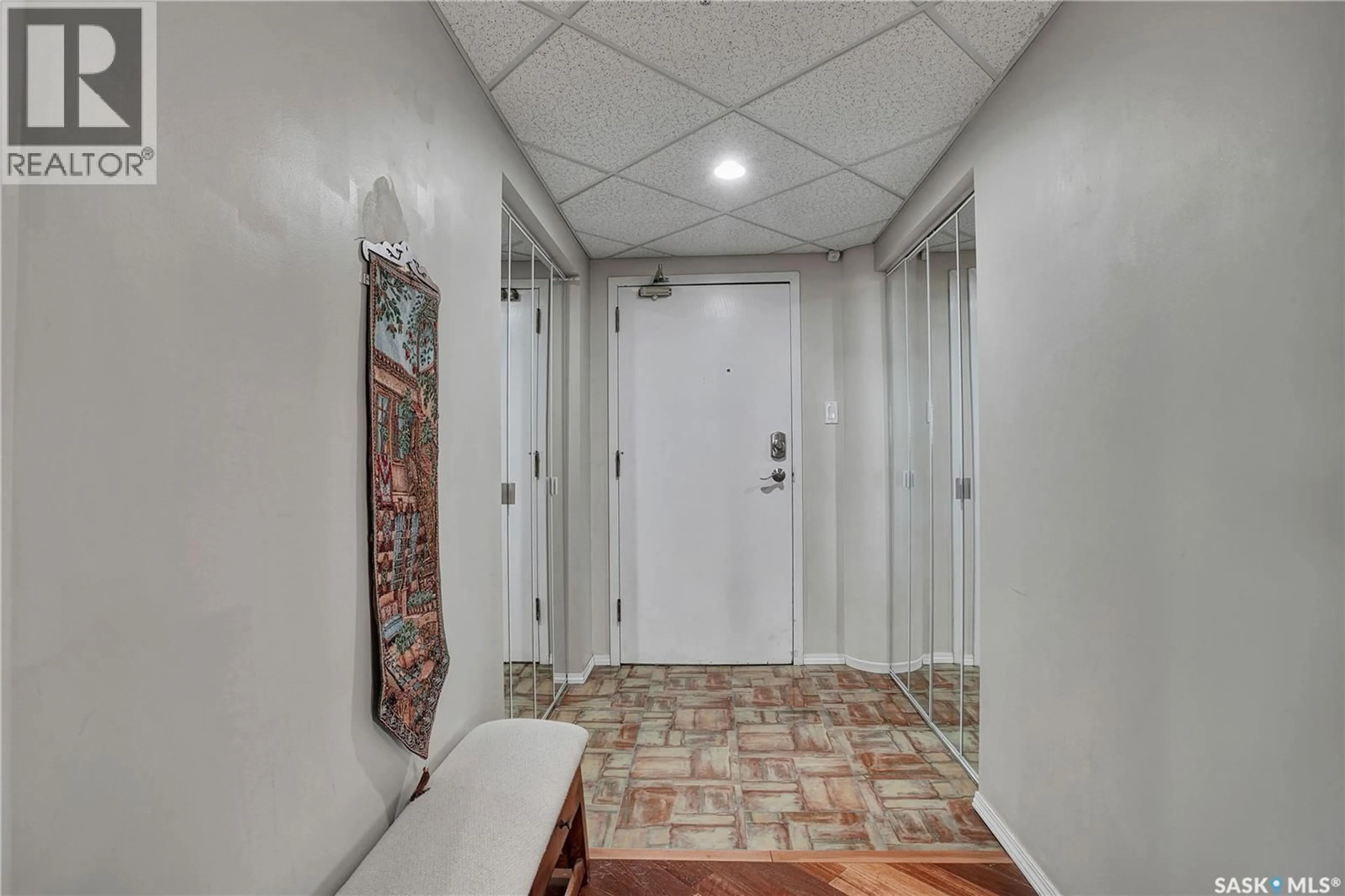 Indoor entryway for 611 - 604 UNIVERSITY DRIVE, Saskatoon Saskatchewan S7N3Z1