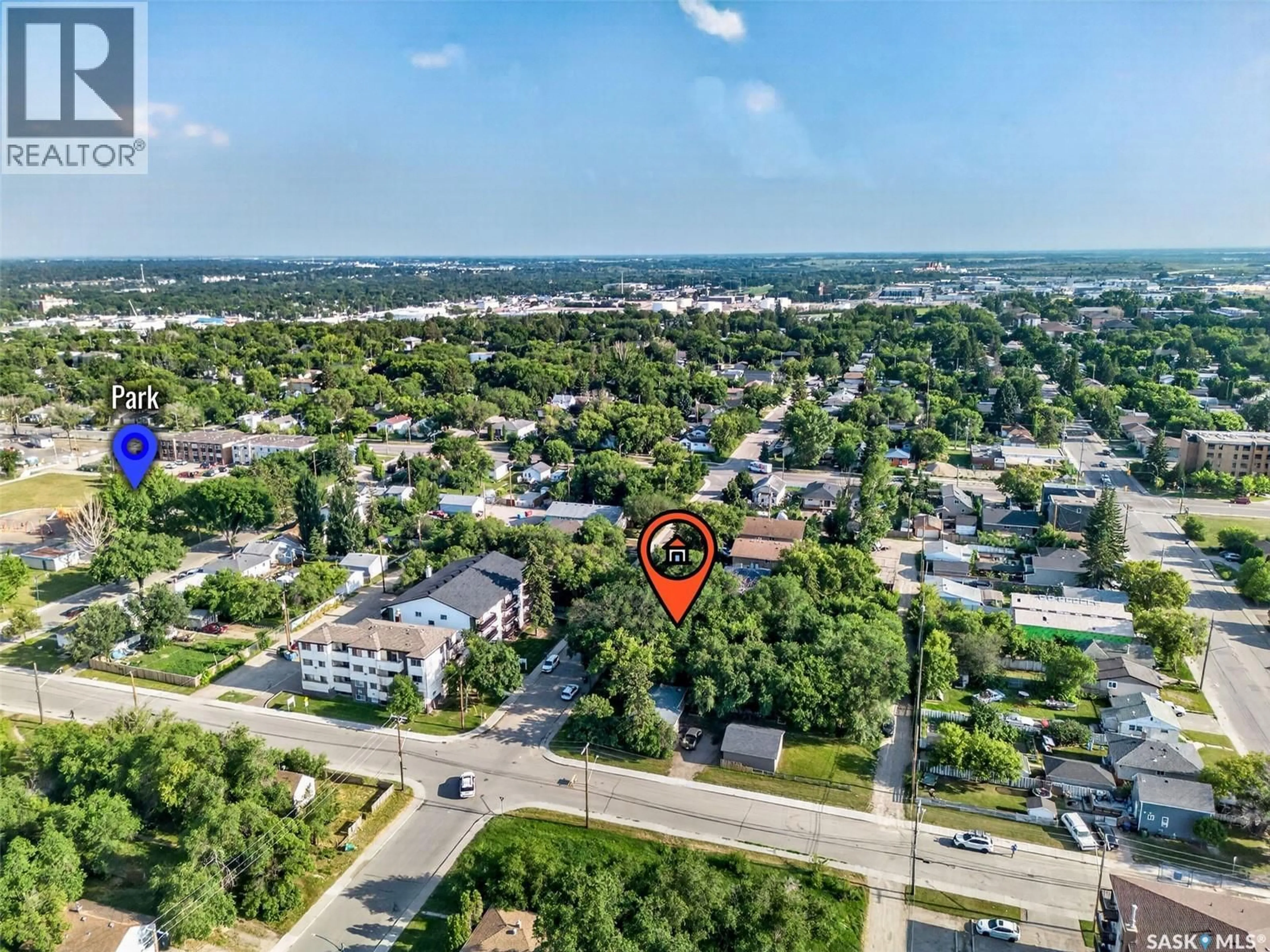 A pic from outside/outdoor area/front of a property/back of a property/a pic from drone, unknown for 209 V AVENUE, Saskatoon Saskatchewan S7M3E2