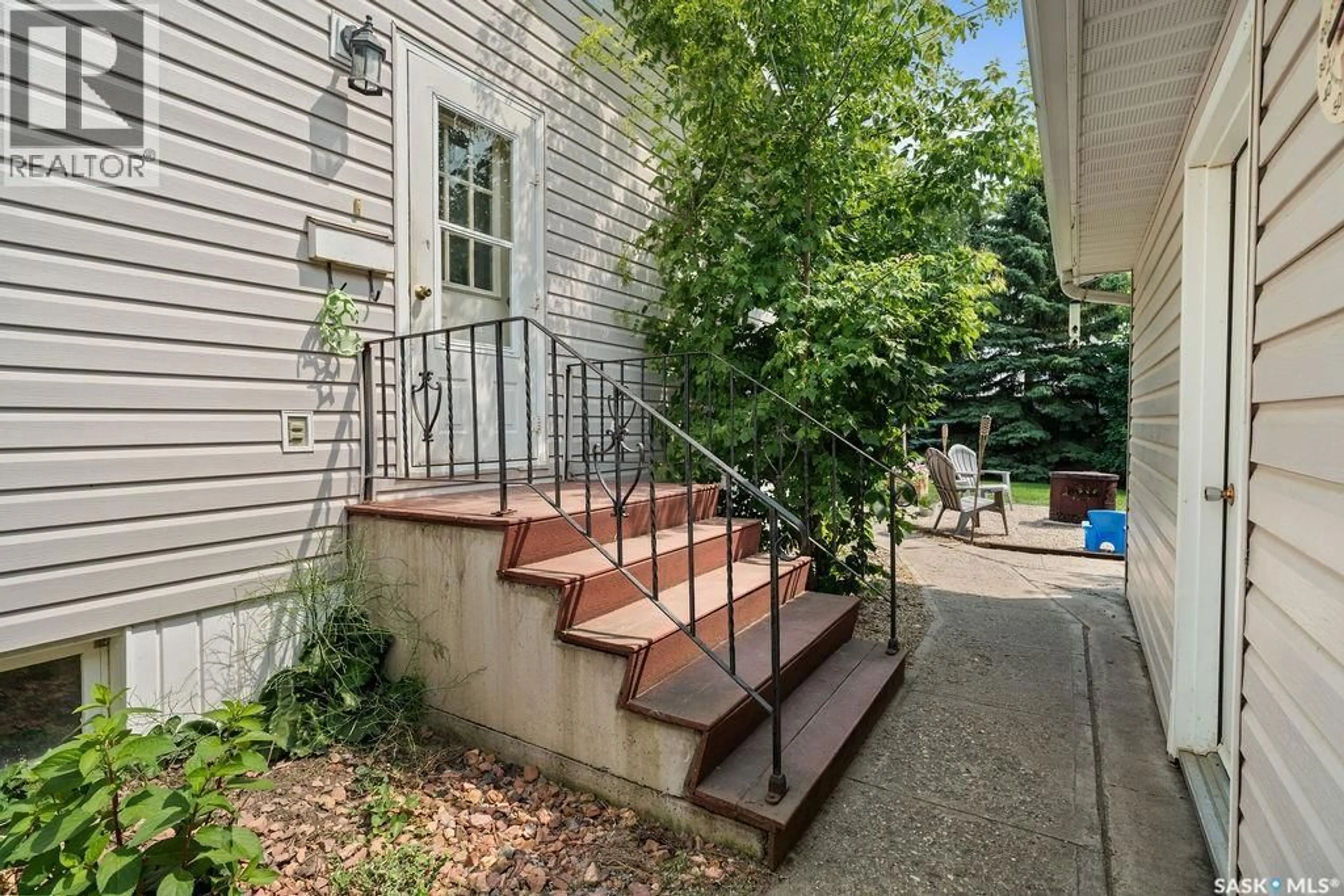 Stairs for 105 ASH STREET, Wolseley Saskatchewan S0G5H0