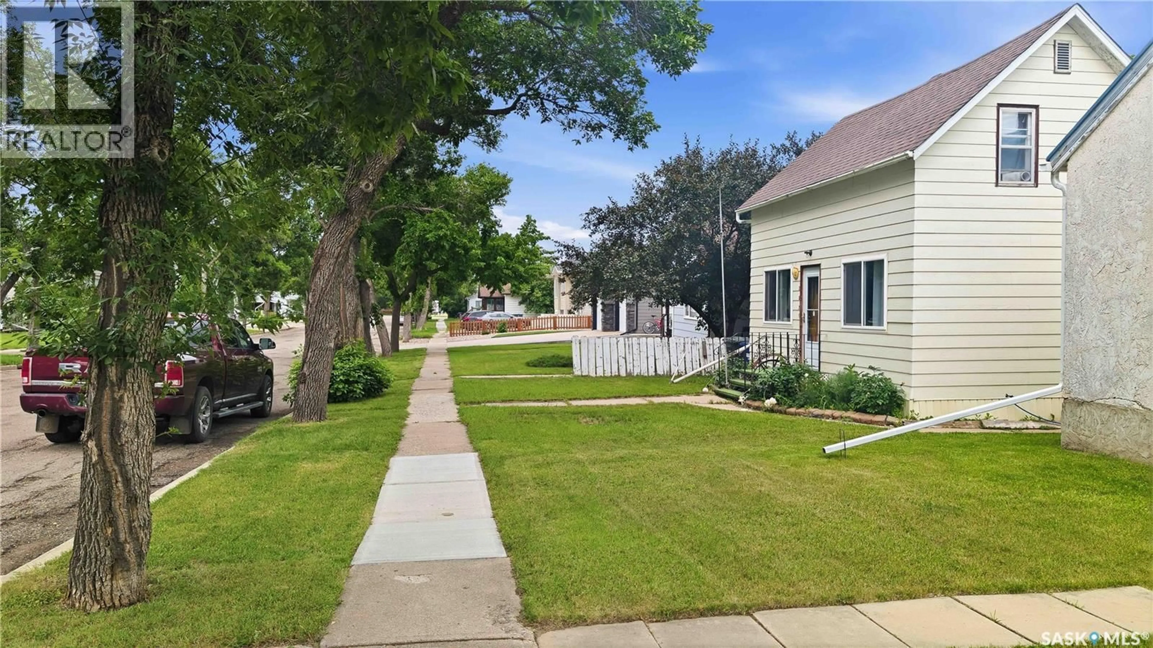 A pic from outside/outdoor area/front of a property/back of a property/a pic from drone, street for 202 2ND AVENUE, Rosetown Saskatchewan S0L2V0