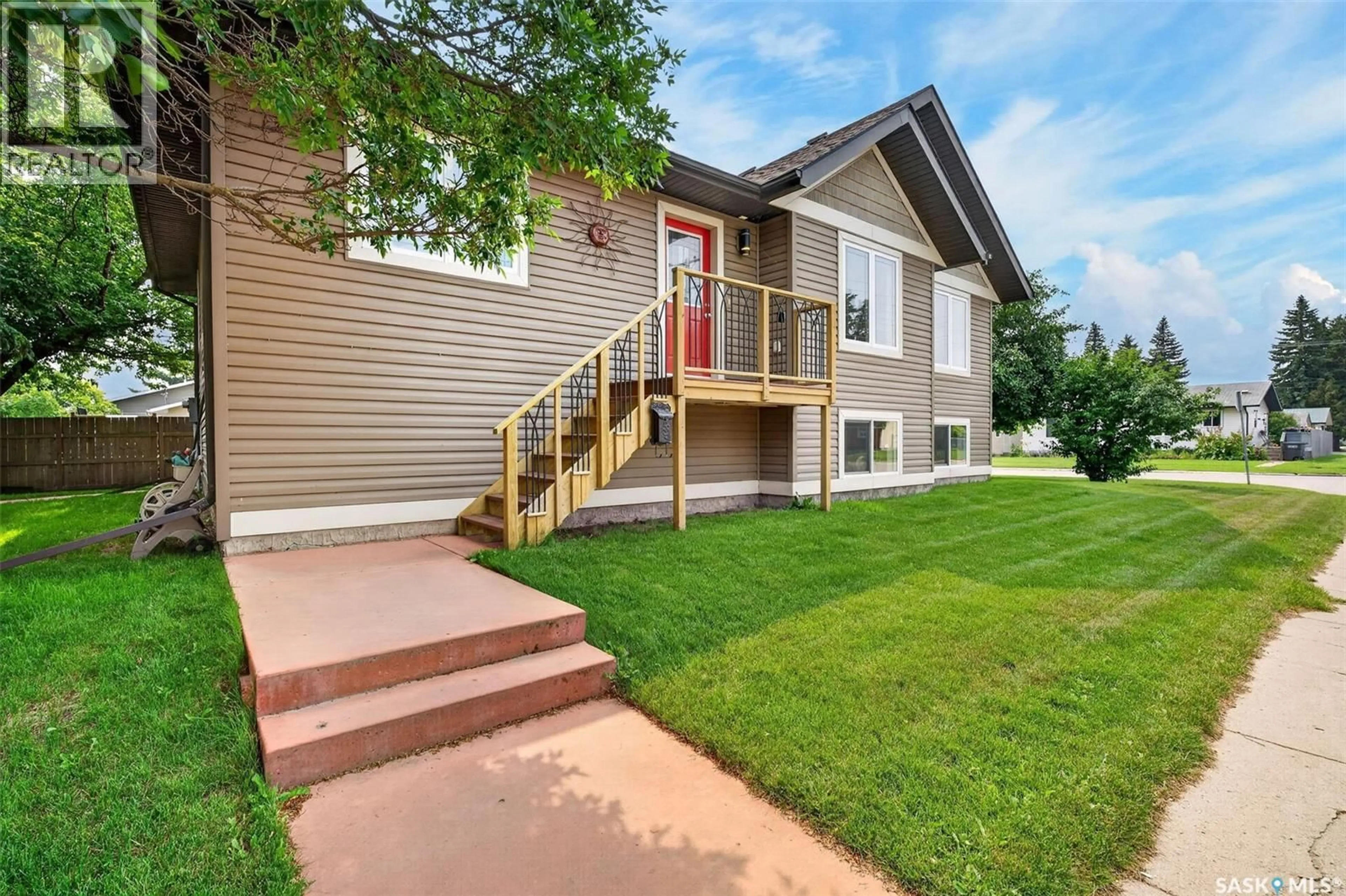 Home with vinyl exterior material, unknown for 140 10TH STREET, Humboldt Saskatchewan S0K2A0