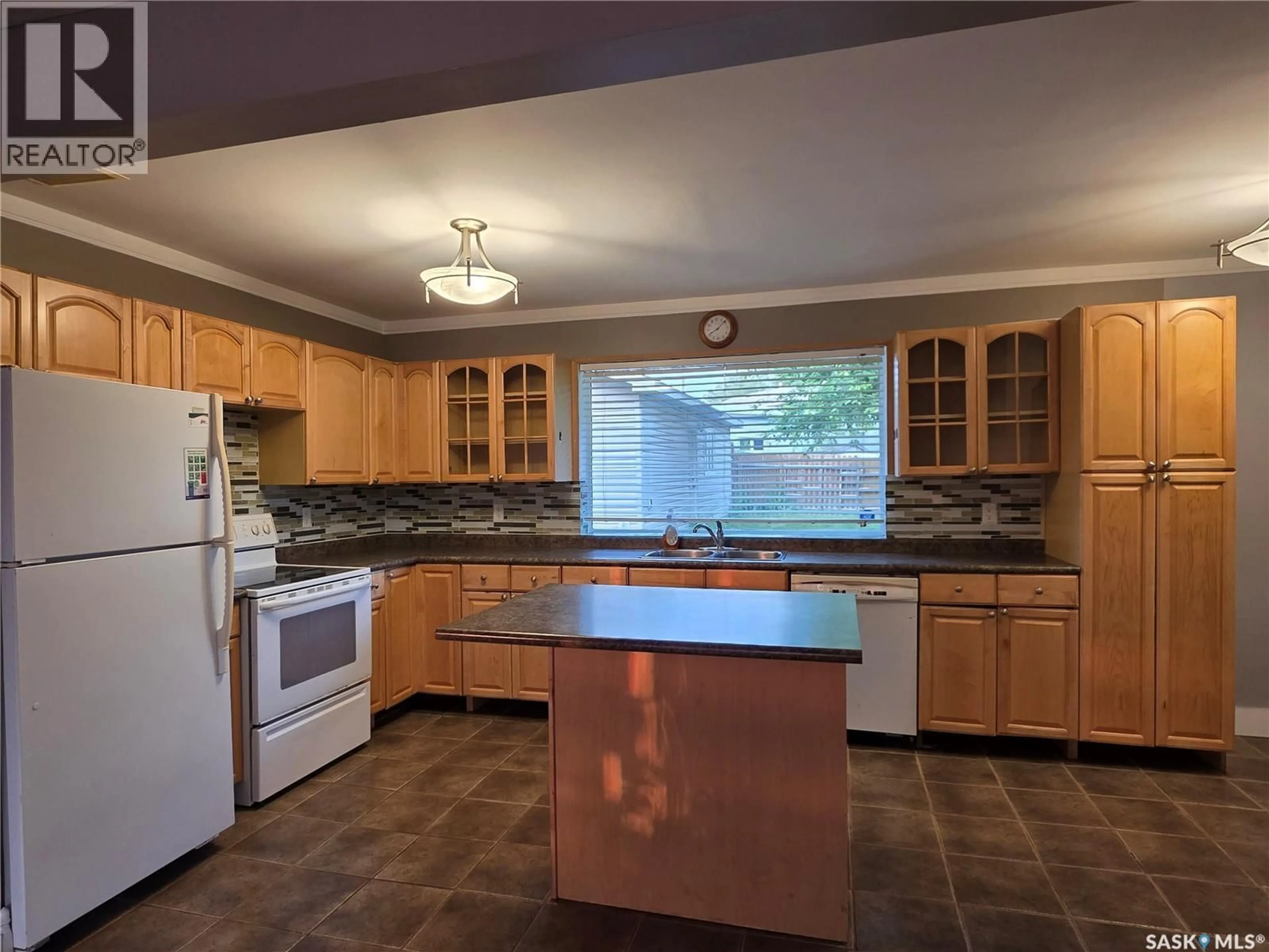 Unknown for 333 ELPHINSTONE STREET, Regina Saskatchewan S4R3W7