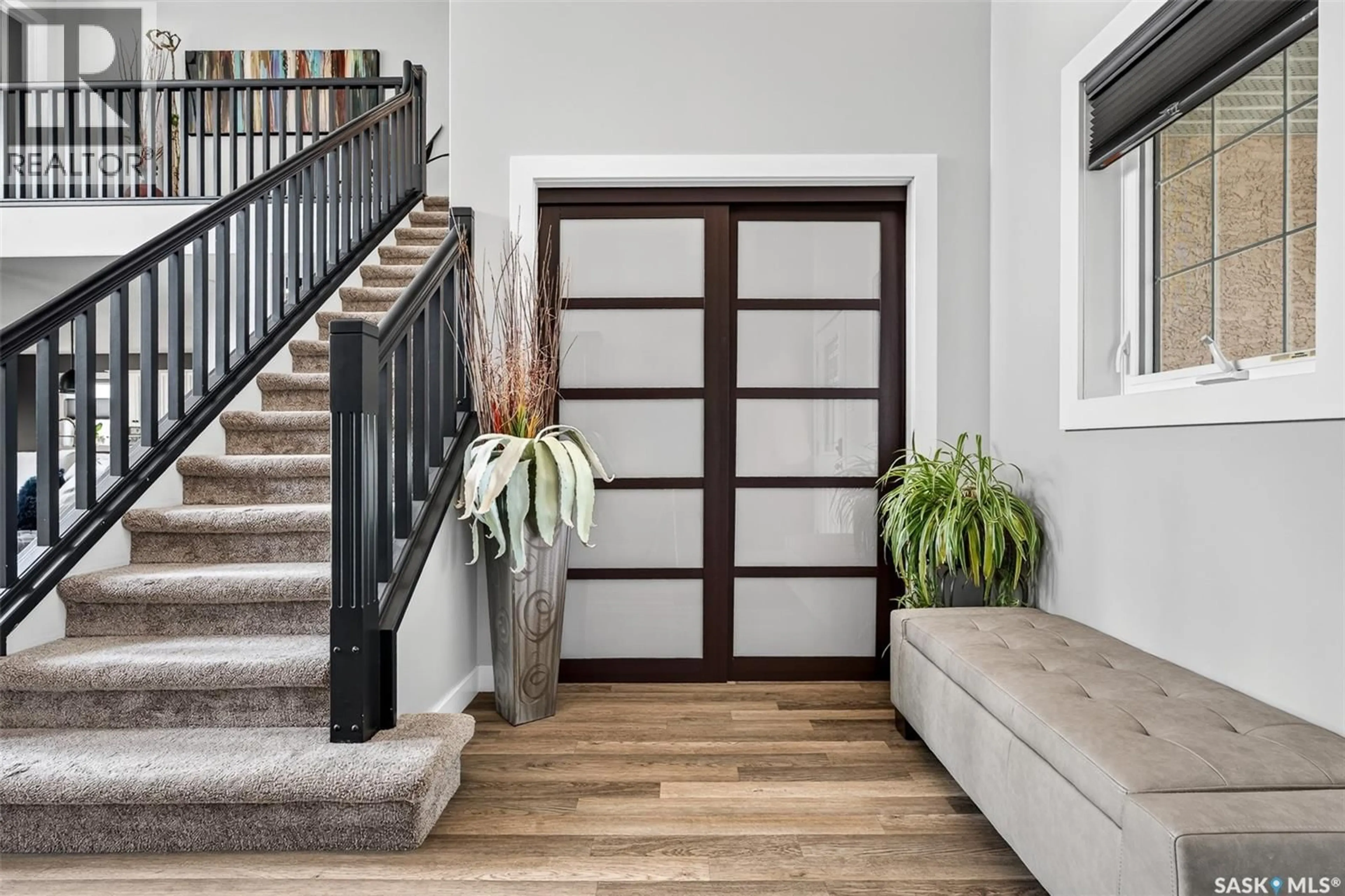 Indoor entryway for 69 GOLDENGLOW DRIVE, Moose Jaw Saskatchewan S6J1N7