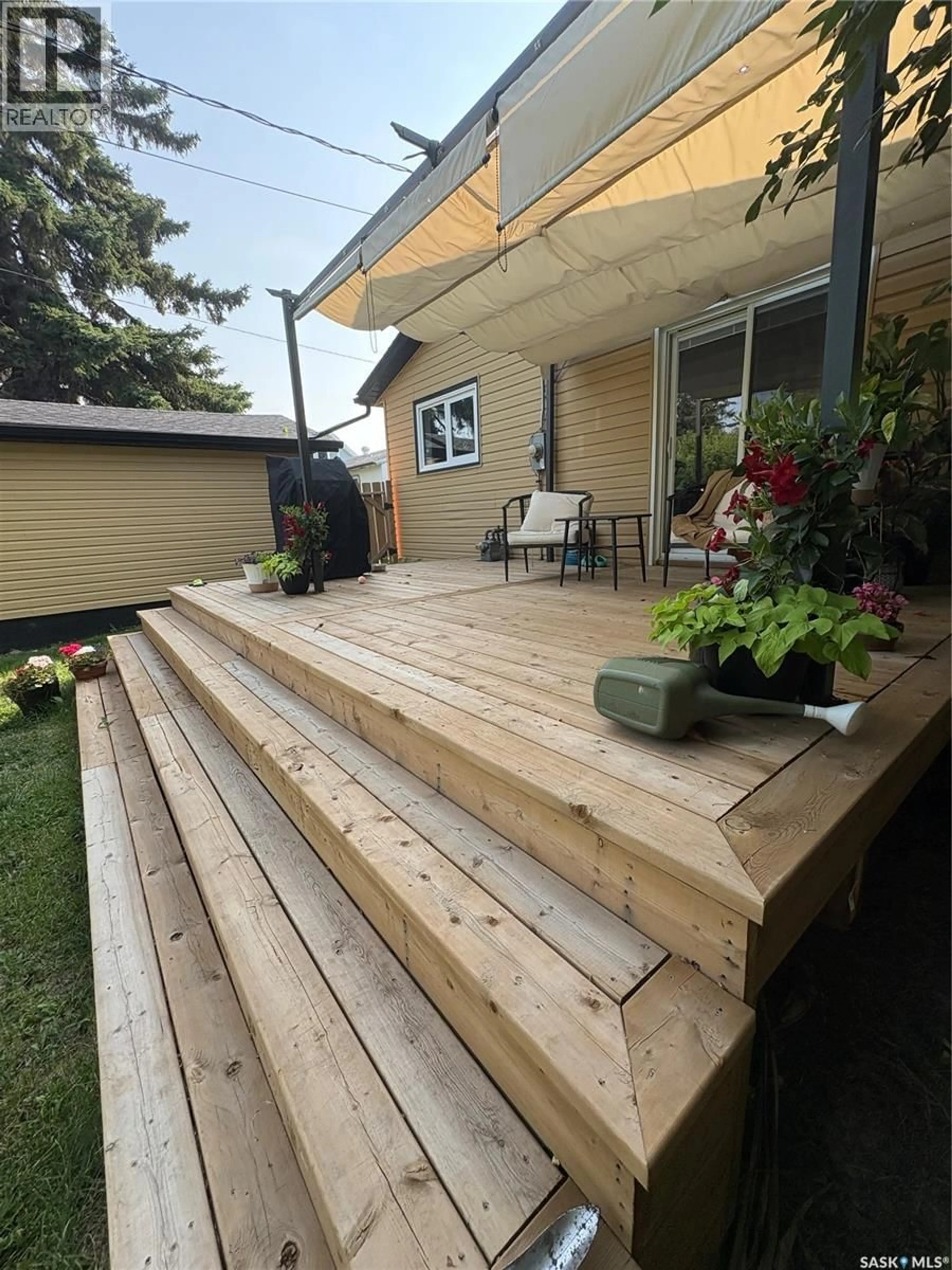 Patio, street for 73 FRANKLIN AVENUE, Yorkton Saskatchewan S3N4C6