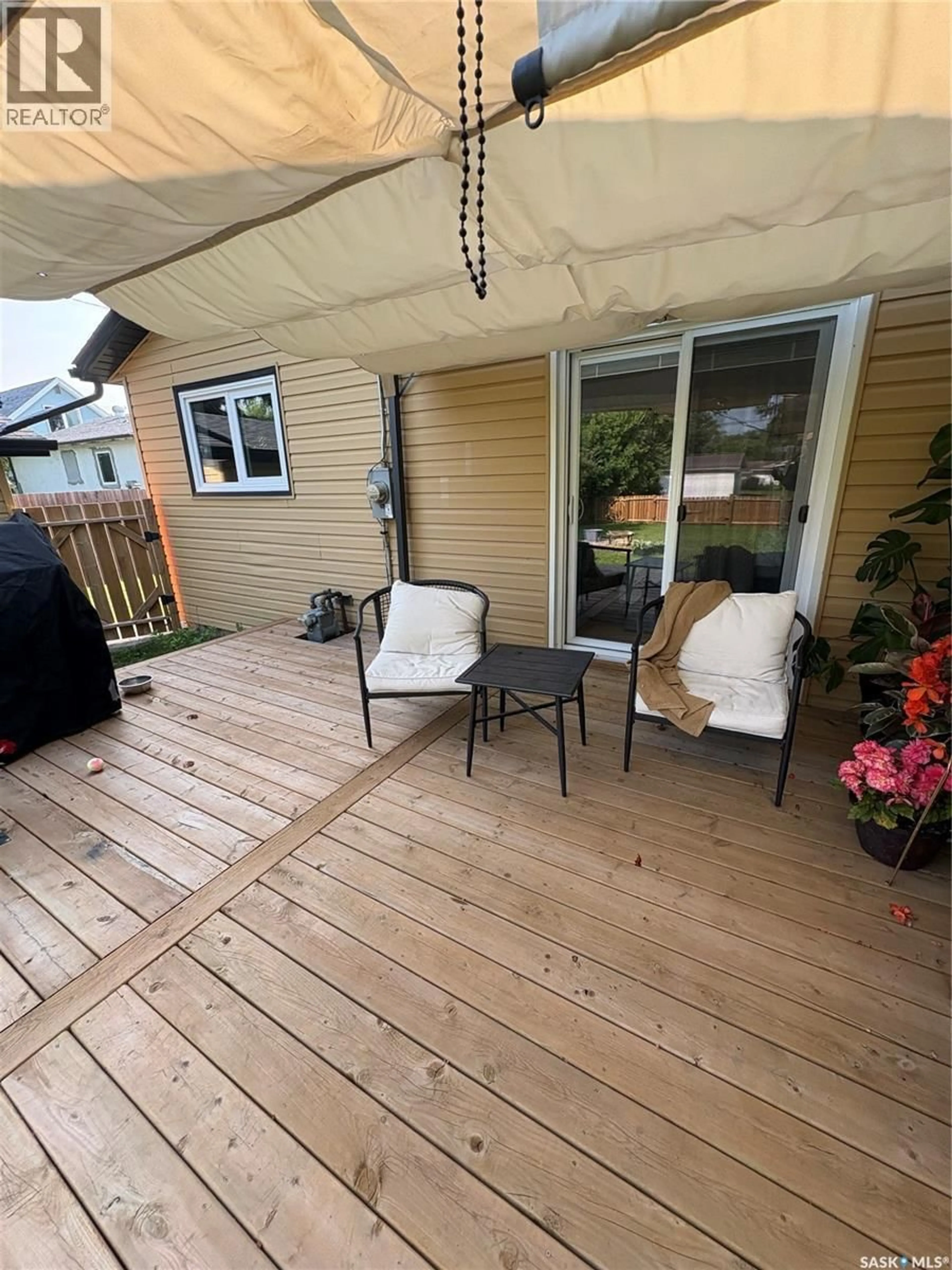 Patio, street for 73 FRANKLIN AVENUE, Yorkton Saskatchewan S3N4C6