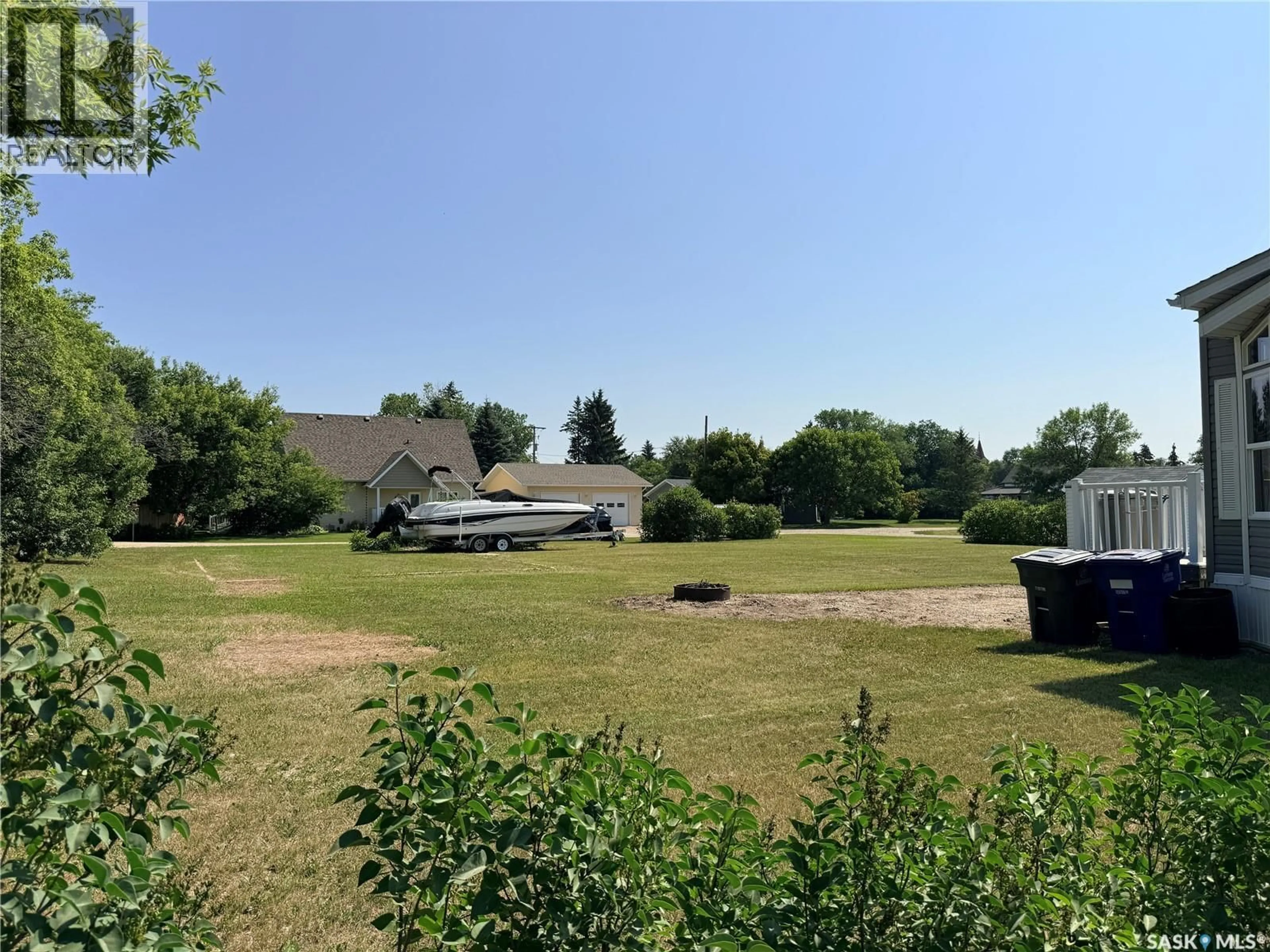 A pic from outside/outdoor area/front of a property/back of a property/a pic from drone, unknown for 140 KING STREET, Elbow Saskatchewan S0L1J0
