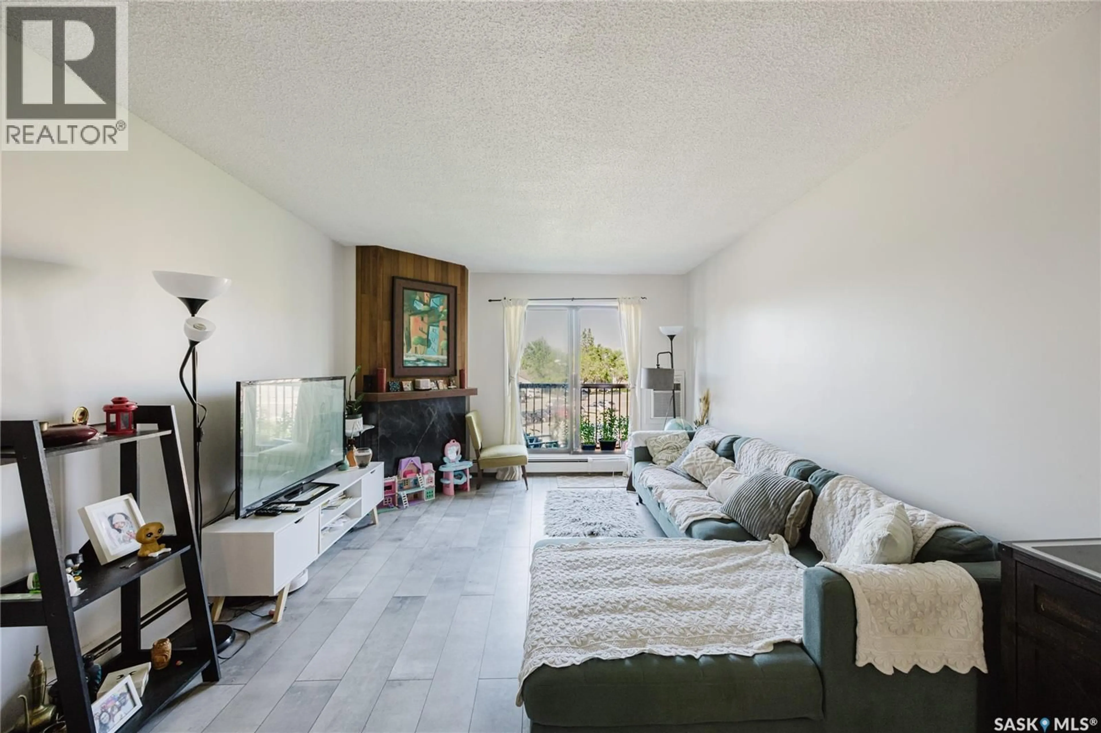 Living room with furniture, unknown for 802A - 306 KINGSMERE BOULEVARD, Saskatoon Saskatchewan S7J4B7