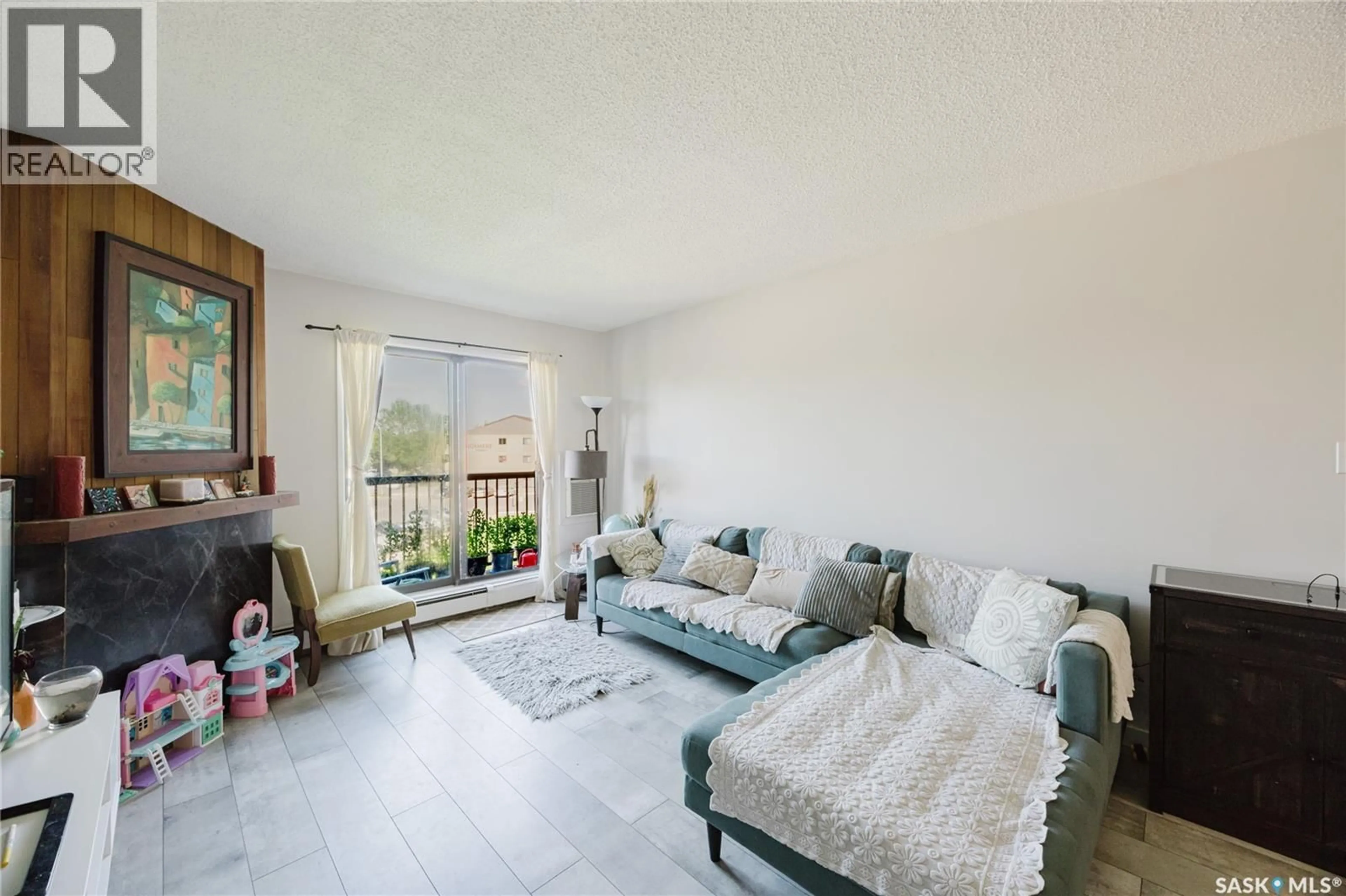 Living room with furniture, unknown for 802A - 306 KINGSMERE BOULEVARD, Saskatoon Saskatchewan S7J4B7