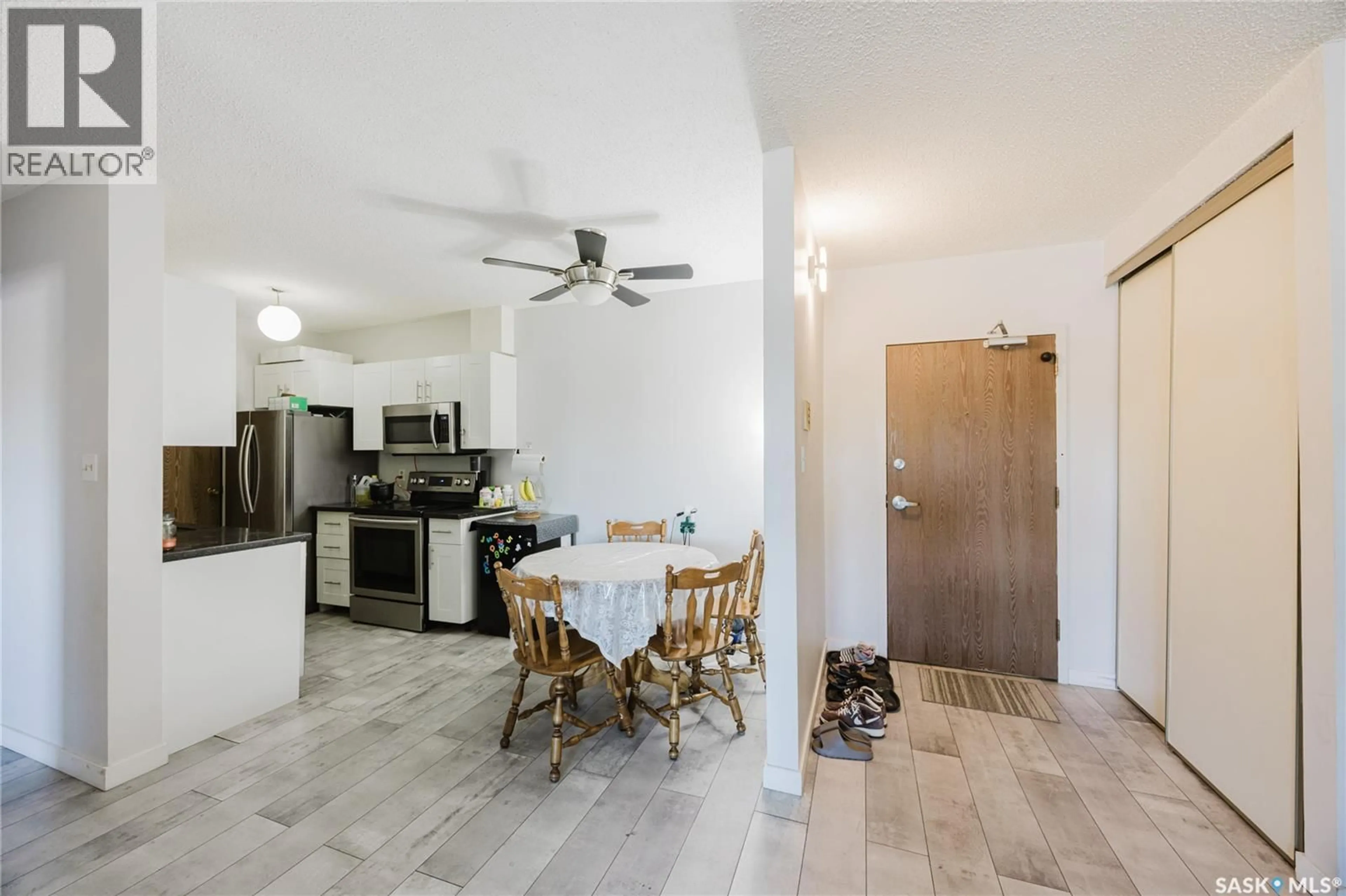 Open concept kitchen, unknown for 802A - 306 KINGSMERE BOULEVARD, Saskatoon Saskatchewan S7J4B7