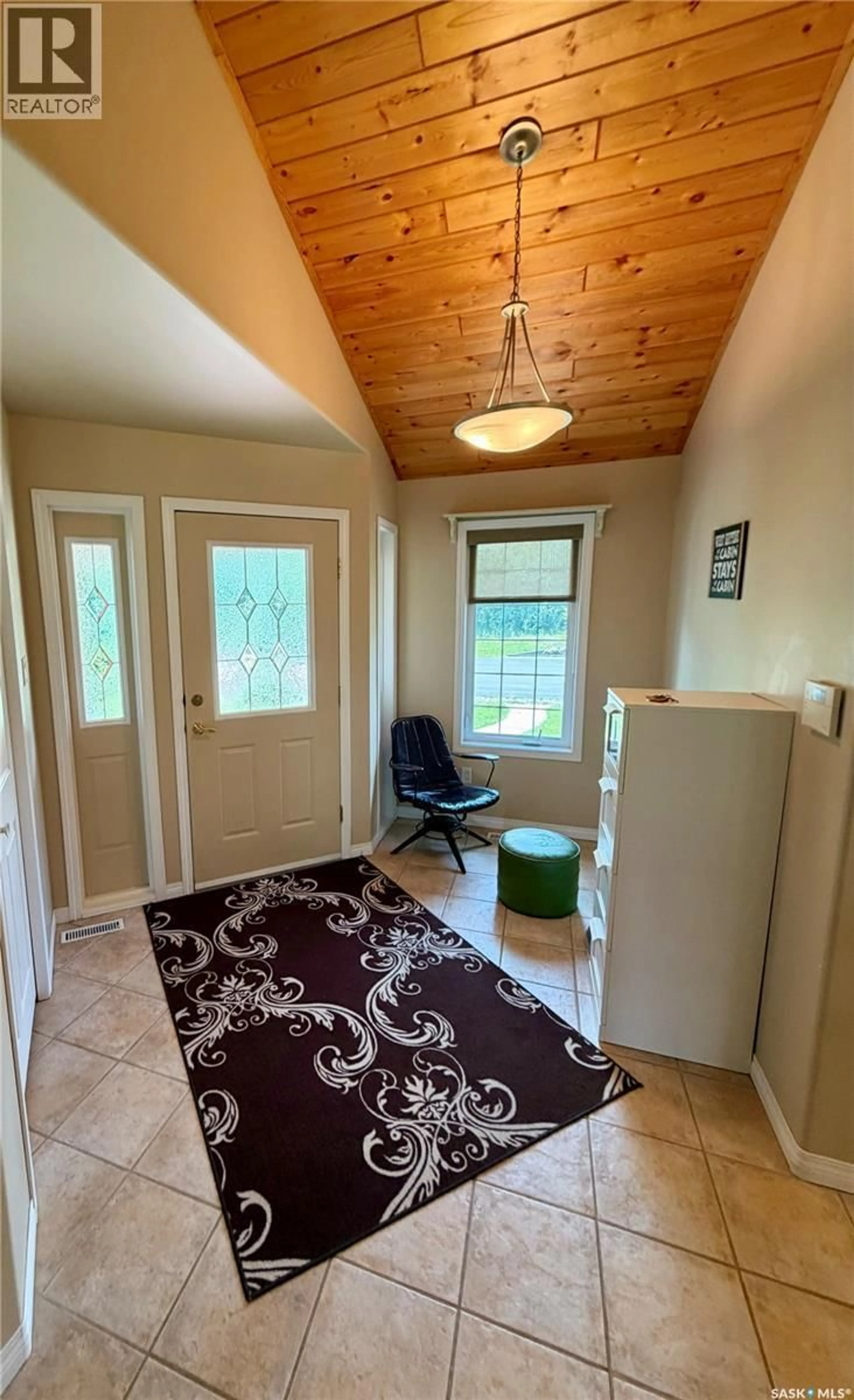 Indoor entryway for 60 ESTATES DRIVE, Elk Ridge Saskatchewan S0J0N0