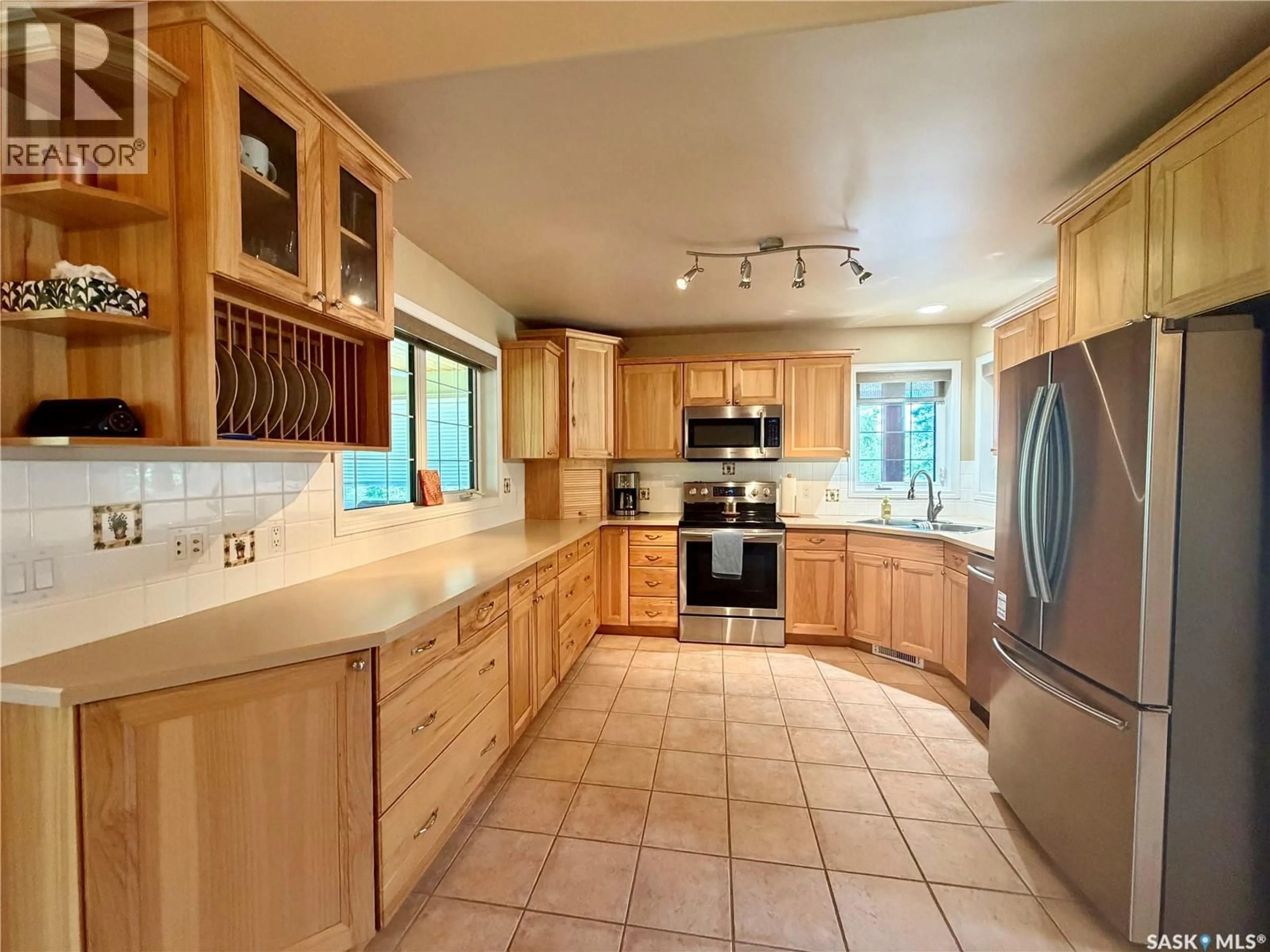 Open concept kitchen, ceramic/tile floor for 60 ESTATES DRIVE, Elk Ridge Saskatchewan S0J0N0