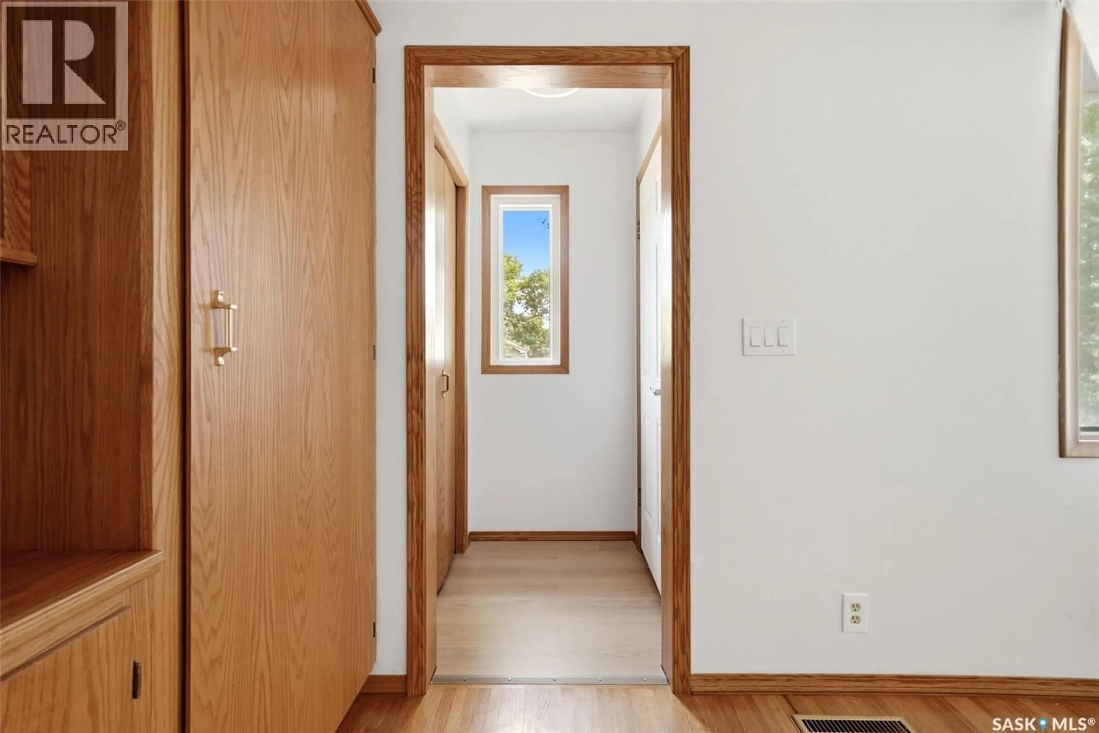 Indoor entryway for 2204 MACKAY STREET, Regina Saskatchewan S4N2S8