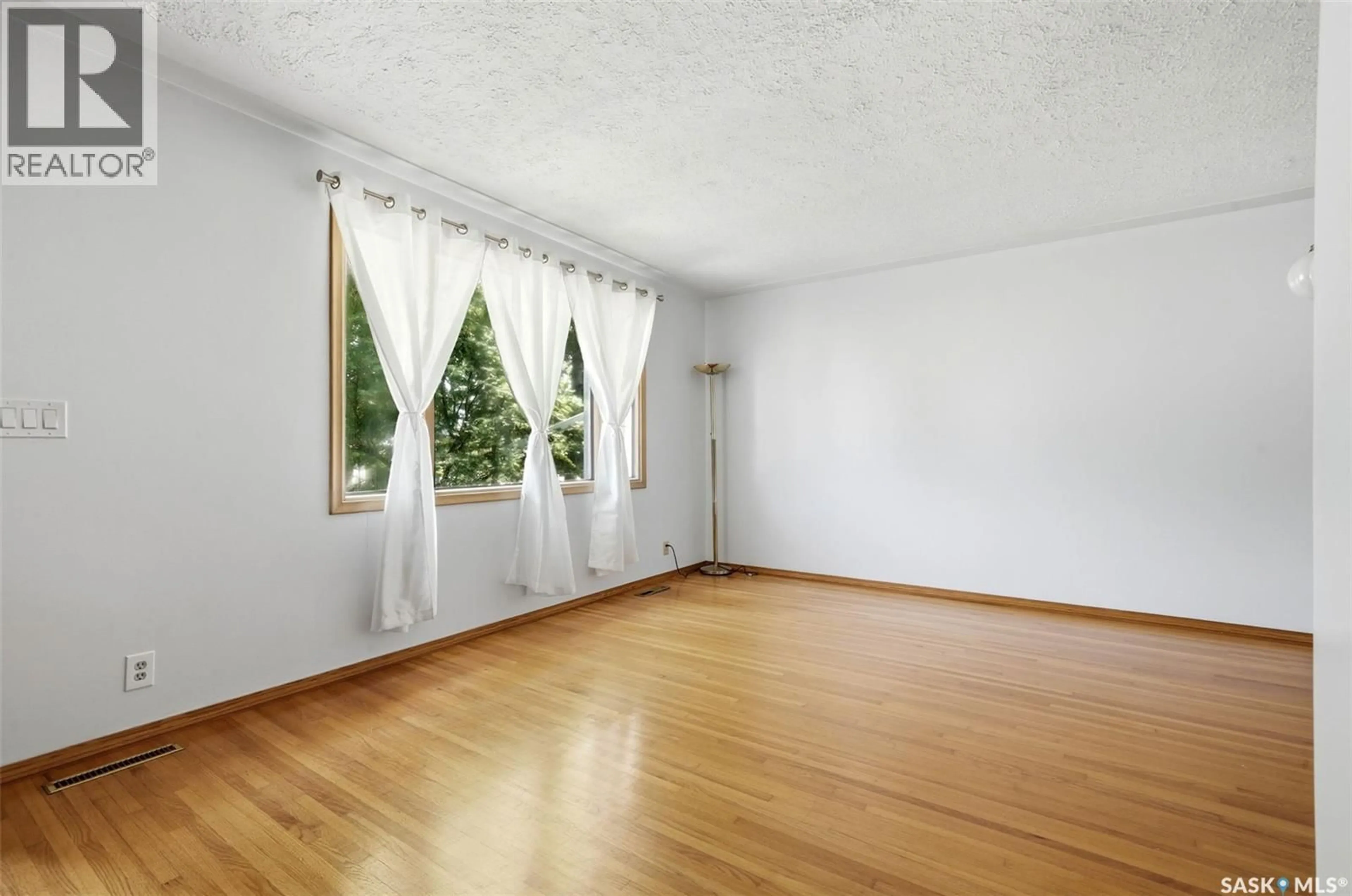 A pic of a room for 2204 MACKAY STREET, Regina Saskatchewan S4N2S8