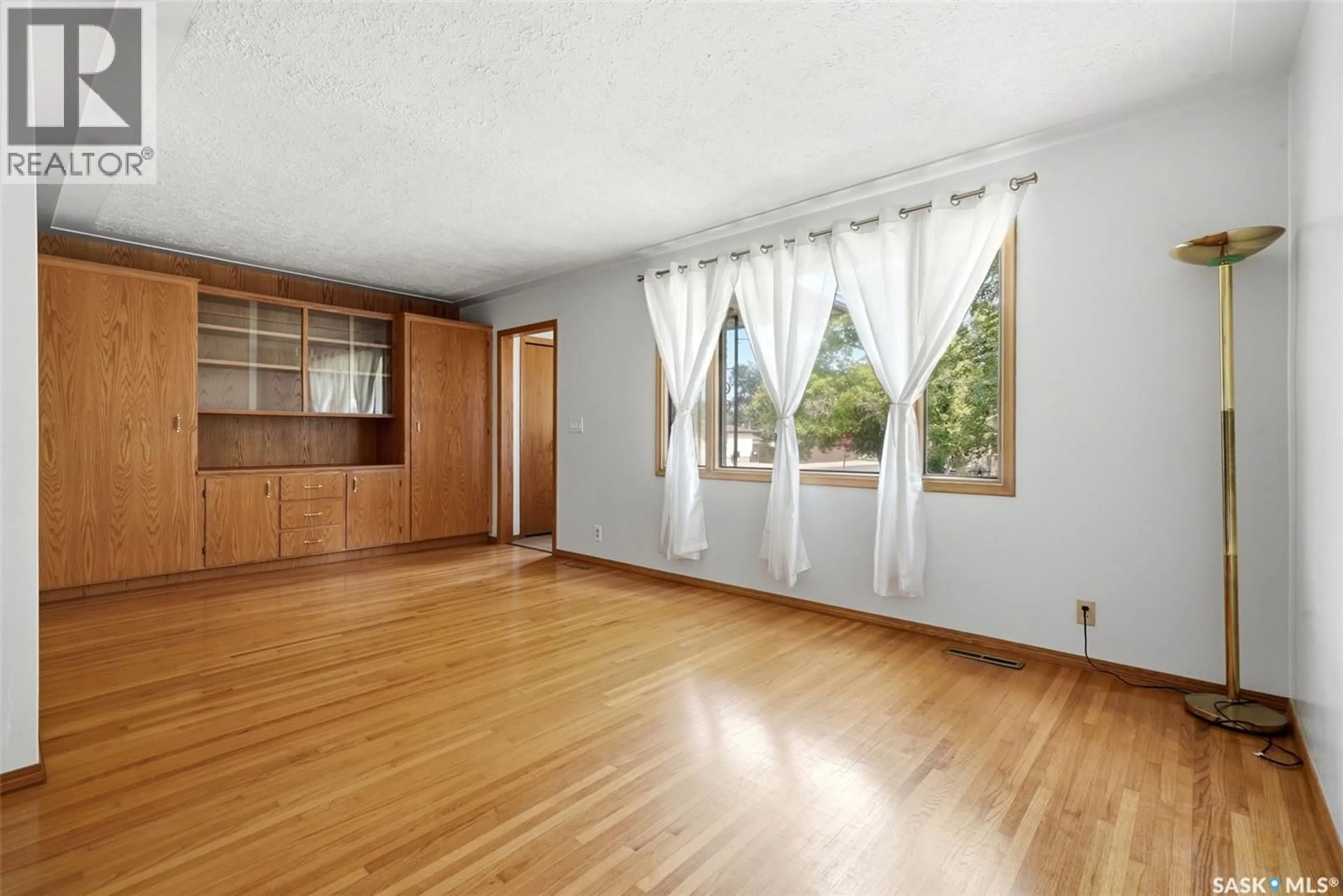 A pic of a room for 2204 MACKAY STREET, Regina Saskatchewan S4N2S8