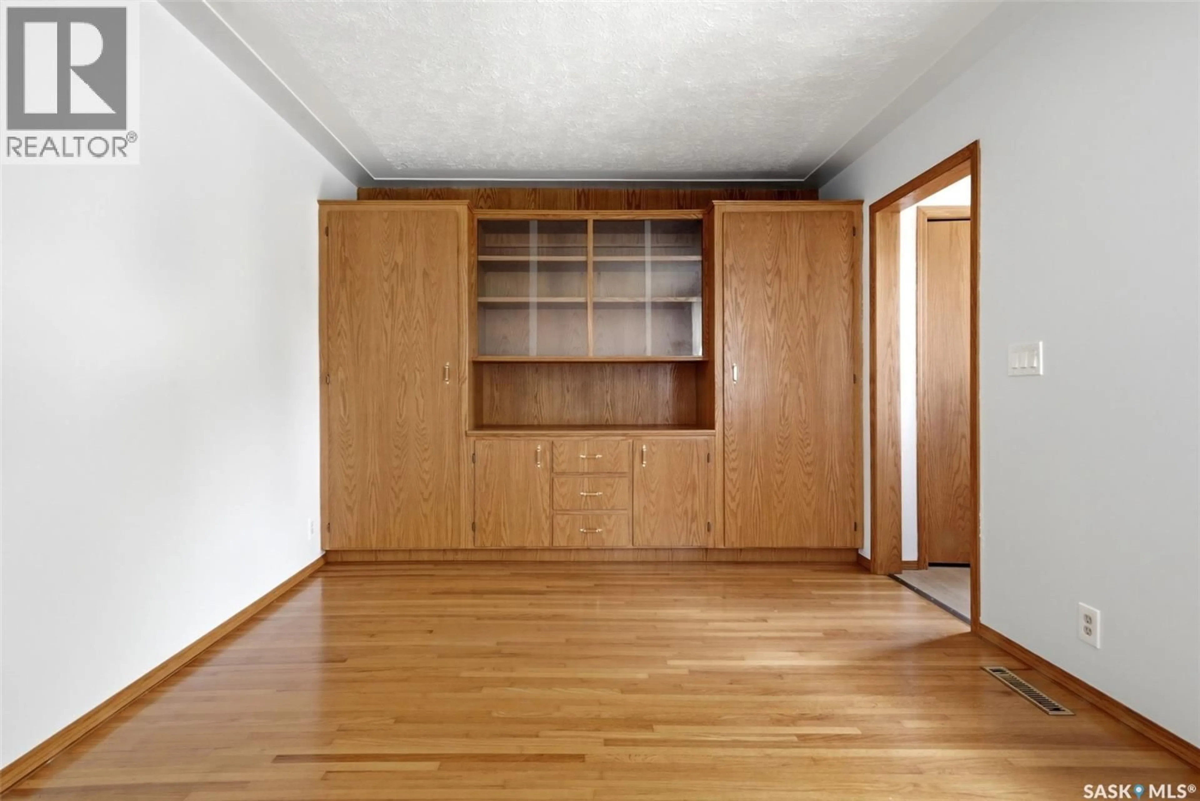 A pic of a room for 2204 MACKAY STREET, Regina Saskatchewan S4N2S8