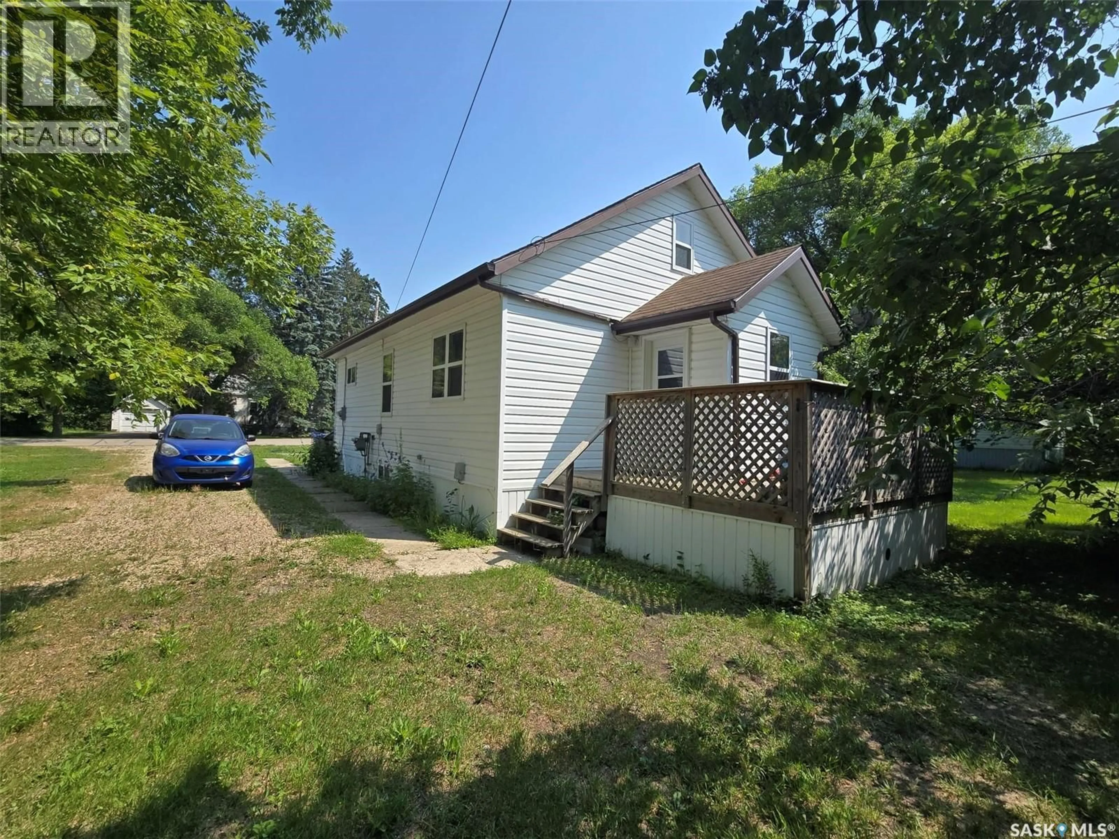 A pic from outside/outdoor area/front of a property/back of a property/a pic from drone, street for 910 PACIFIC STREET, Grenfell Saskatchewan S0G2B0