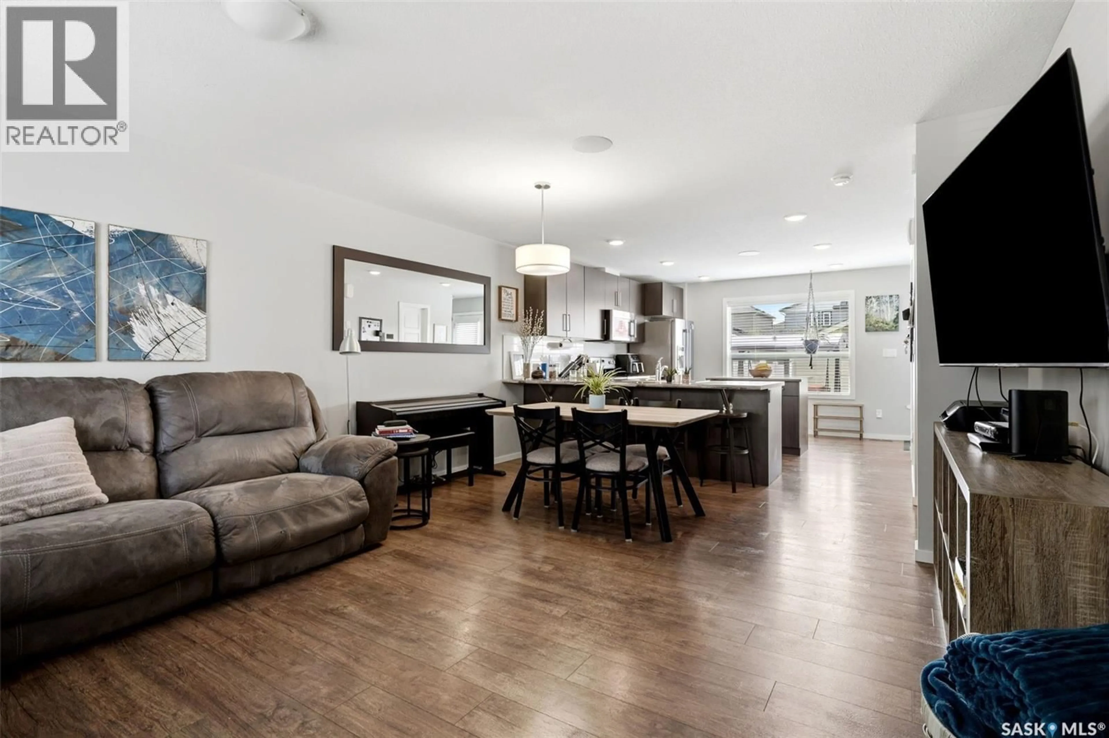 Open concept kitchen, unknown for 5740 GLIDE CRESCENT, Regina Saskatchewan S4W0P1