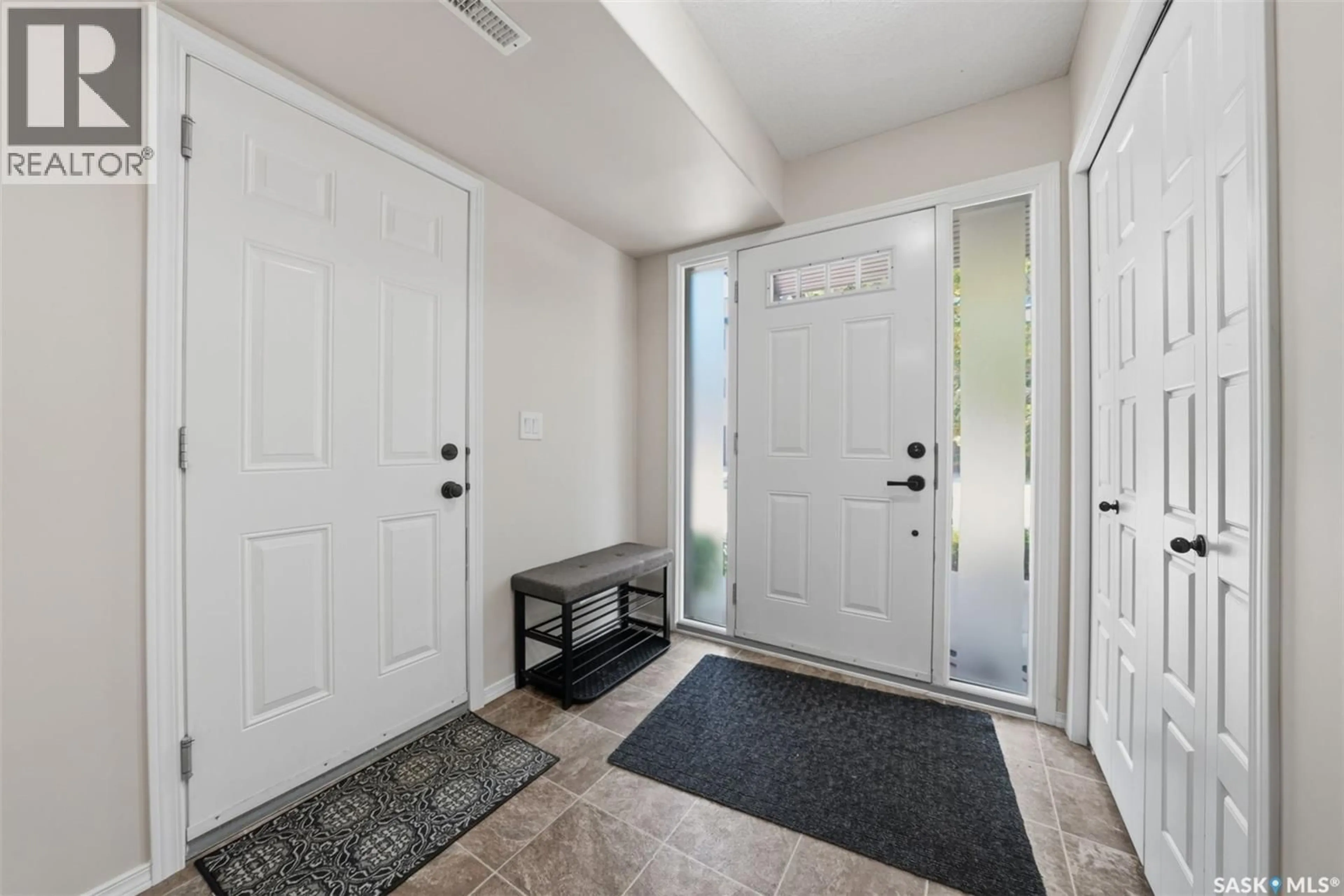 Indoor entryway for 507 150 LANGLOIS WAY, Saskatoon Saskatchewan S7T0L3