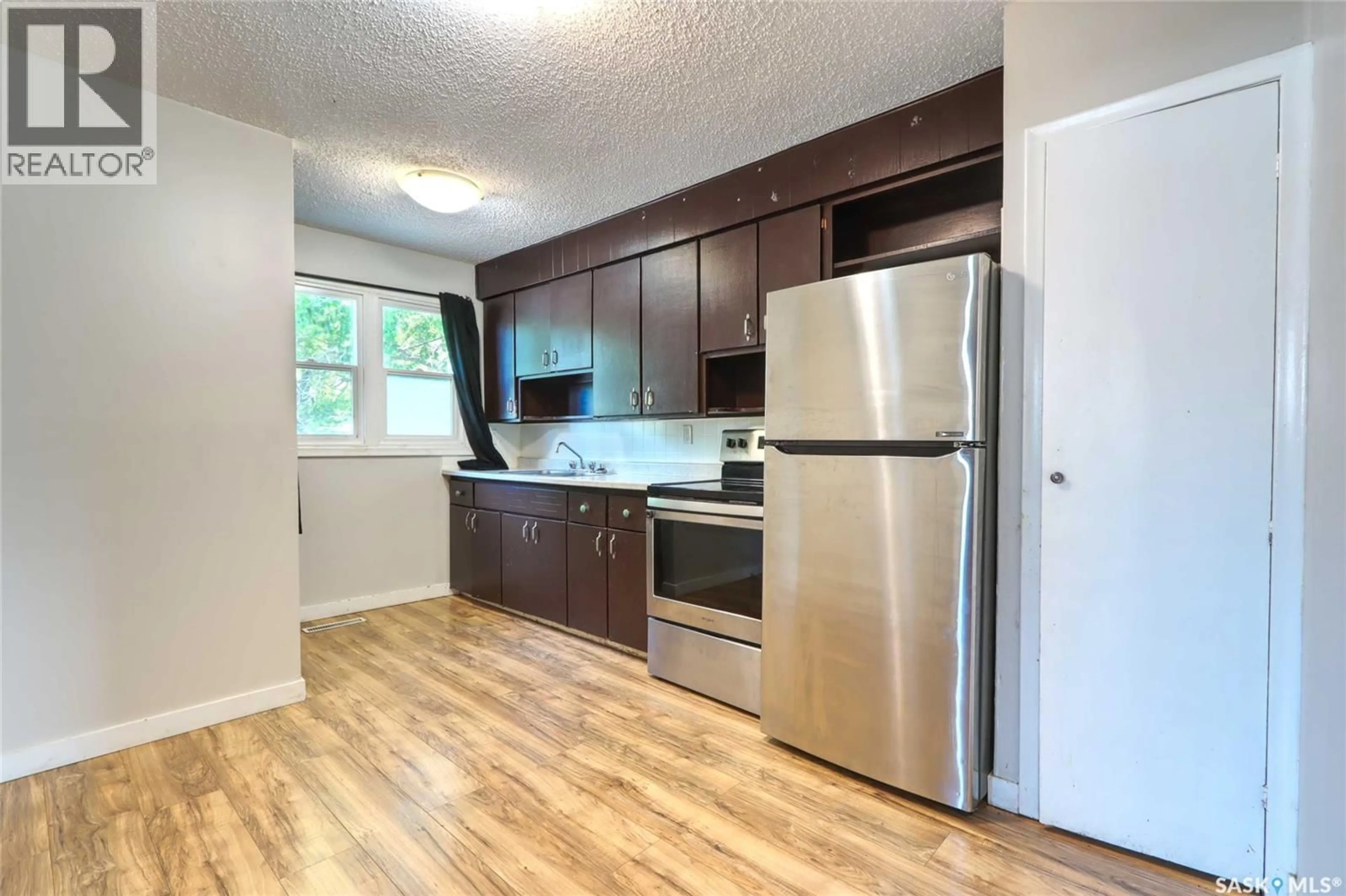 Standard kitchen, wood/laminate floor for 429 ST JOHN STREET, Regina Saskatchewan S4R1R4