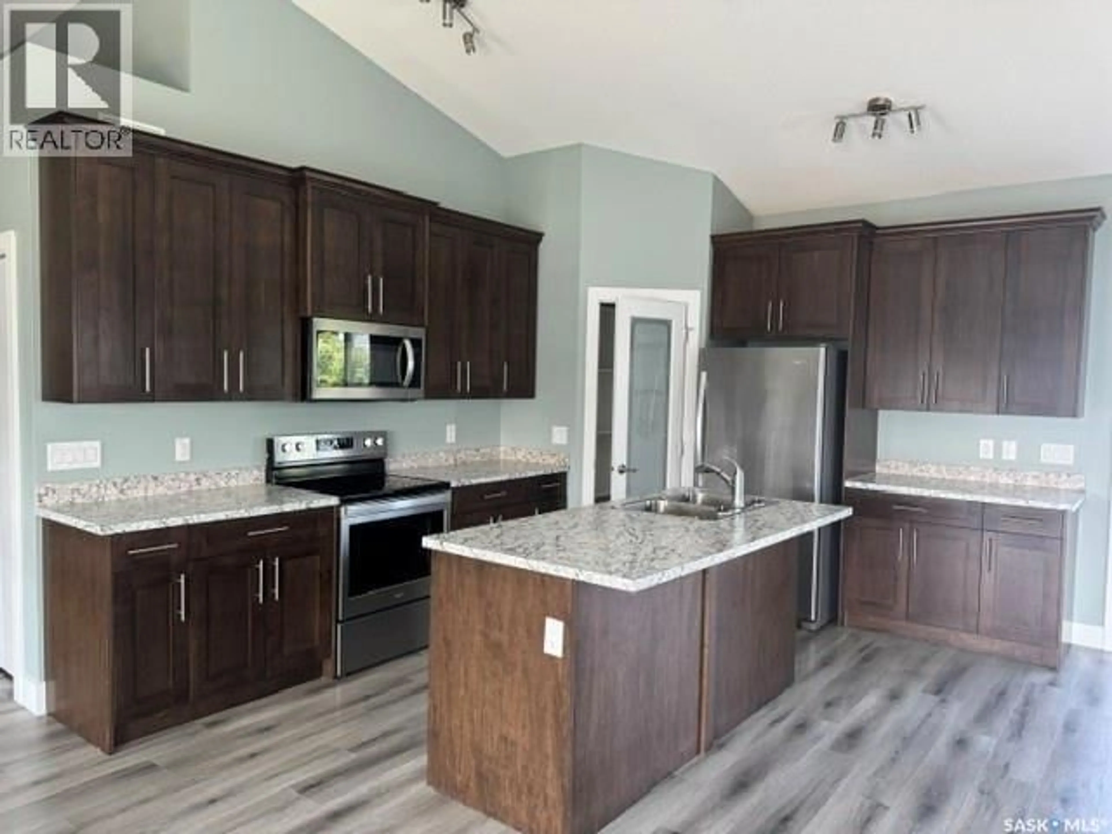 Open concept kitchen, unknown for 262 15TH STREET, Battleford Saskatchewan S0M0E0