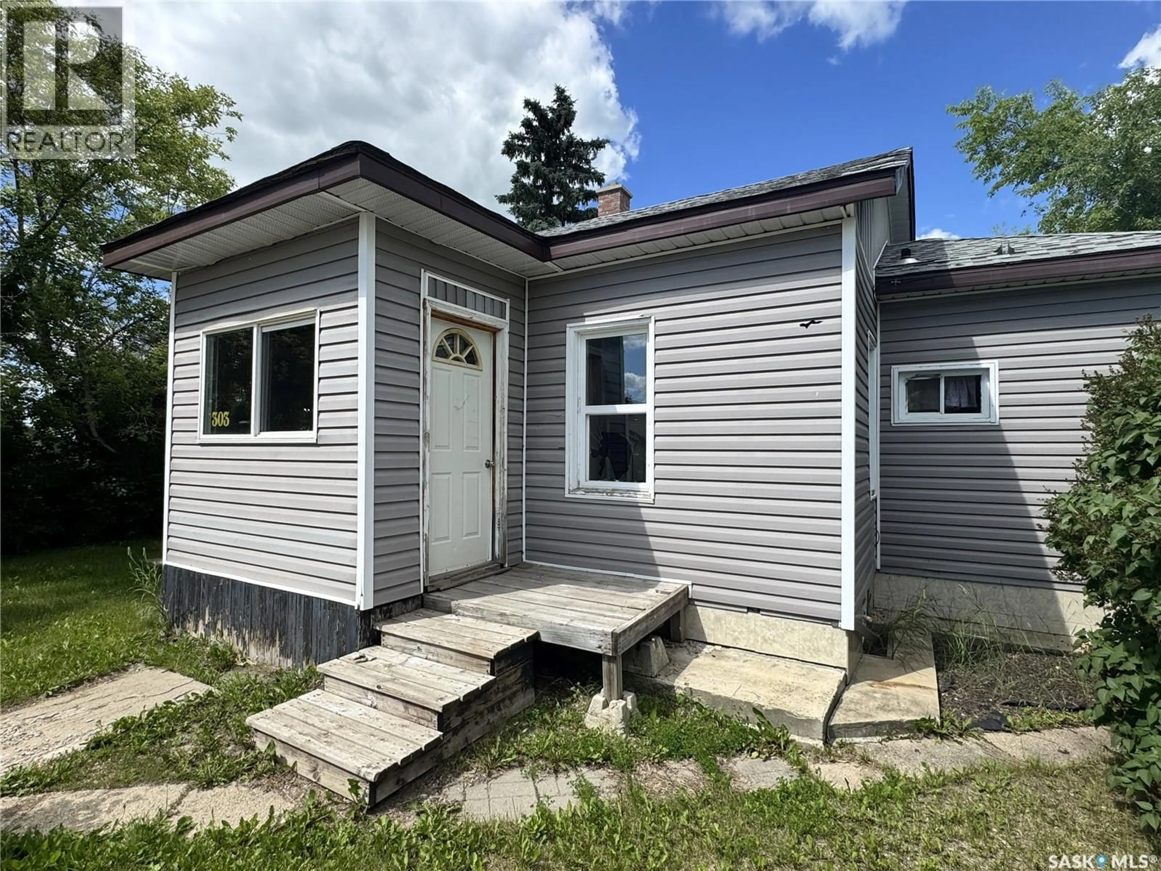 Home with vinyl exterior material, building for 303 4TH AVENUE, Biggar Saskatchewan S0K0M0