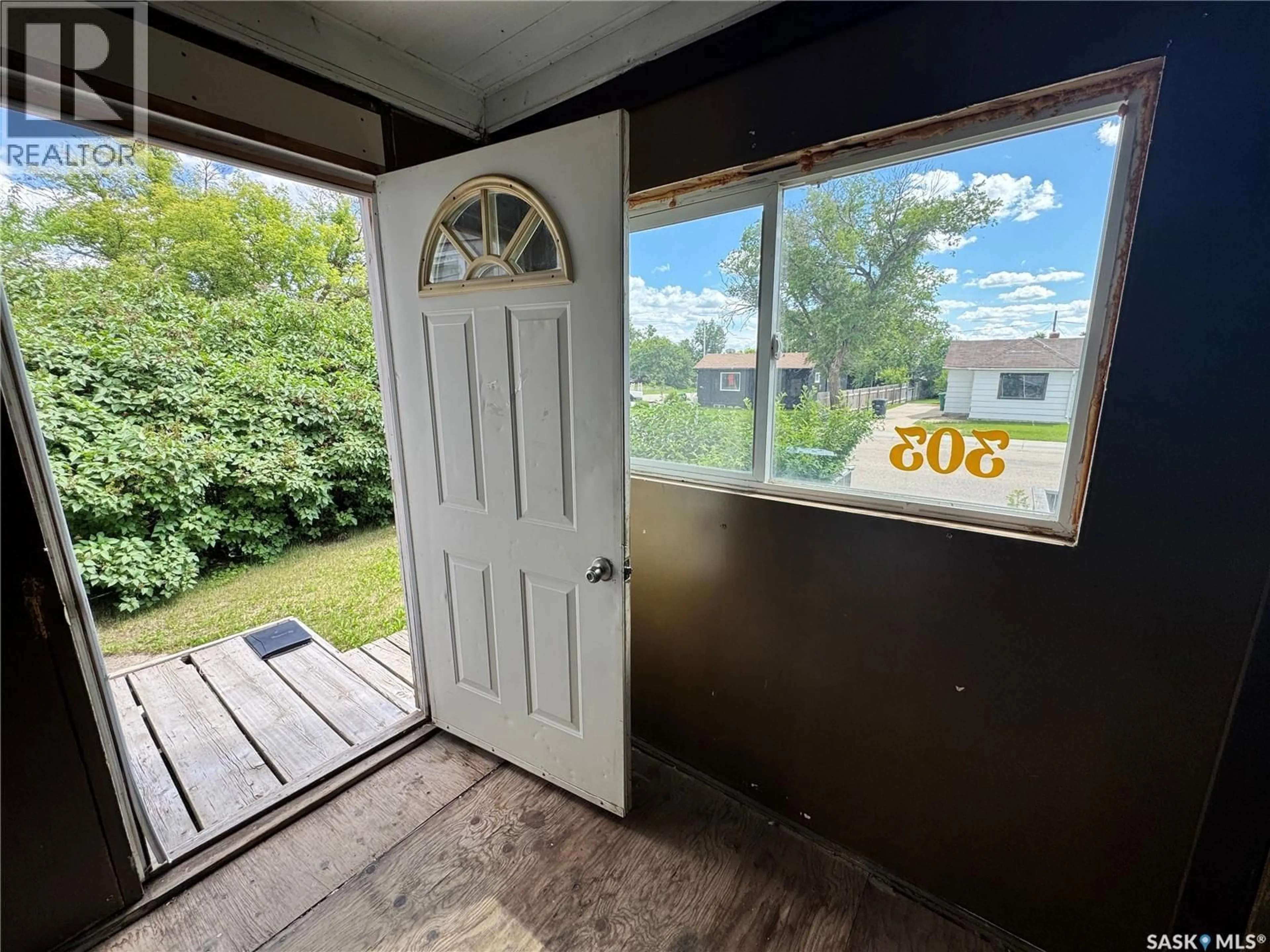 Indoor entryway for 303 4TH AVENUE, Biggar Saskatchewan S0K0M0