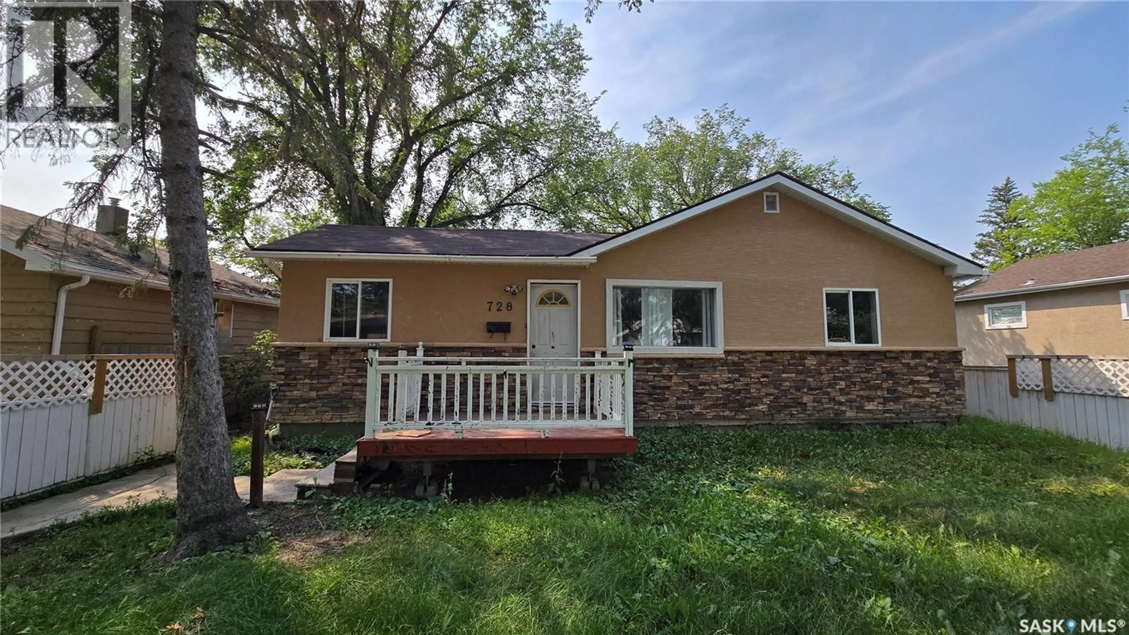 Home with vinyl exterior material, street for 728 ARGYLE STREET, Regina Saskatchewan S4T3P6