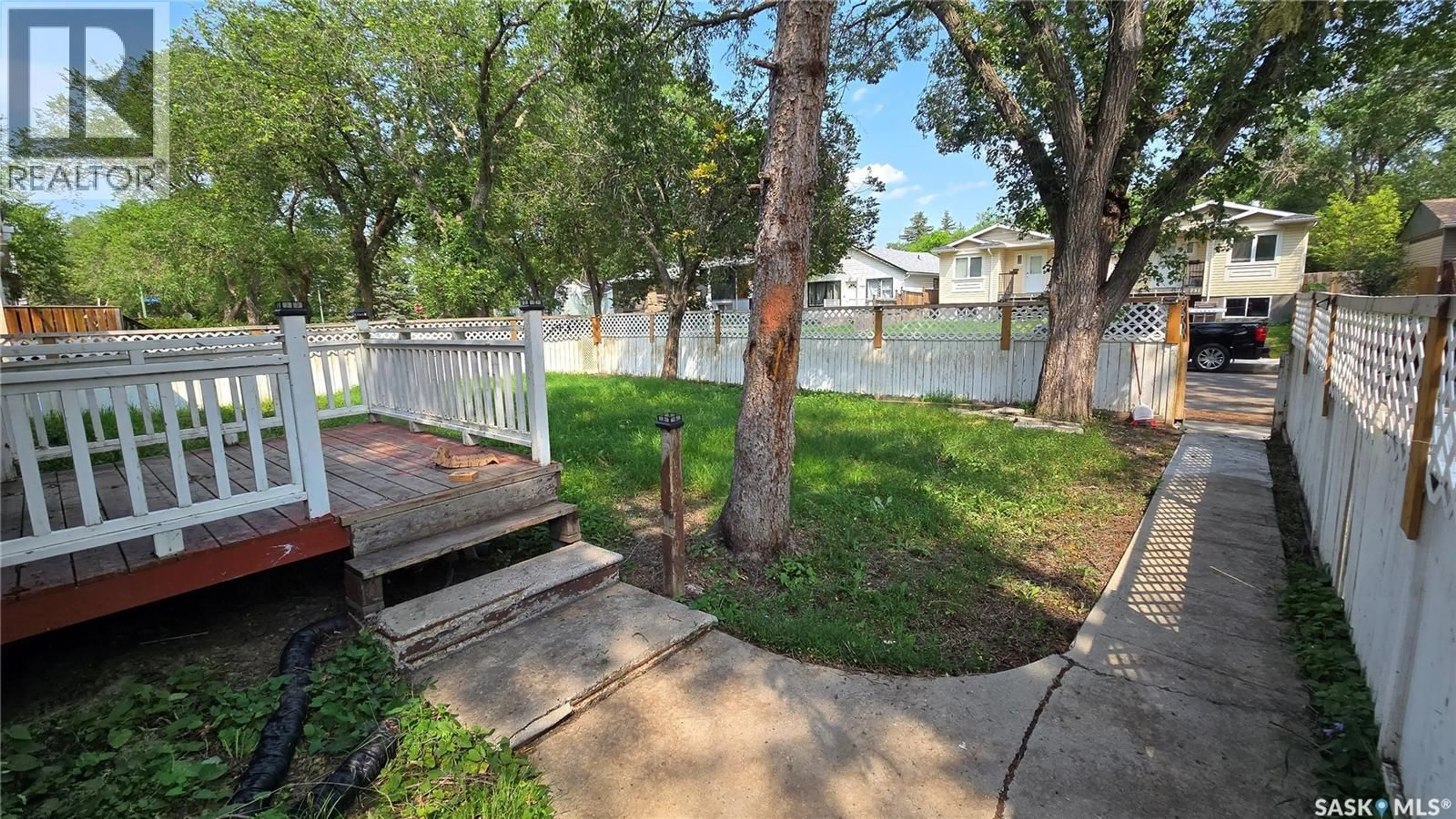 Patio, street for 728 ARGYLE STREET, Regina Saskatchewan S4T3P6