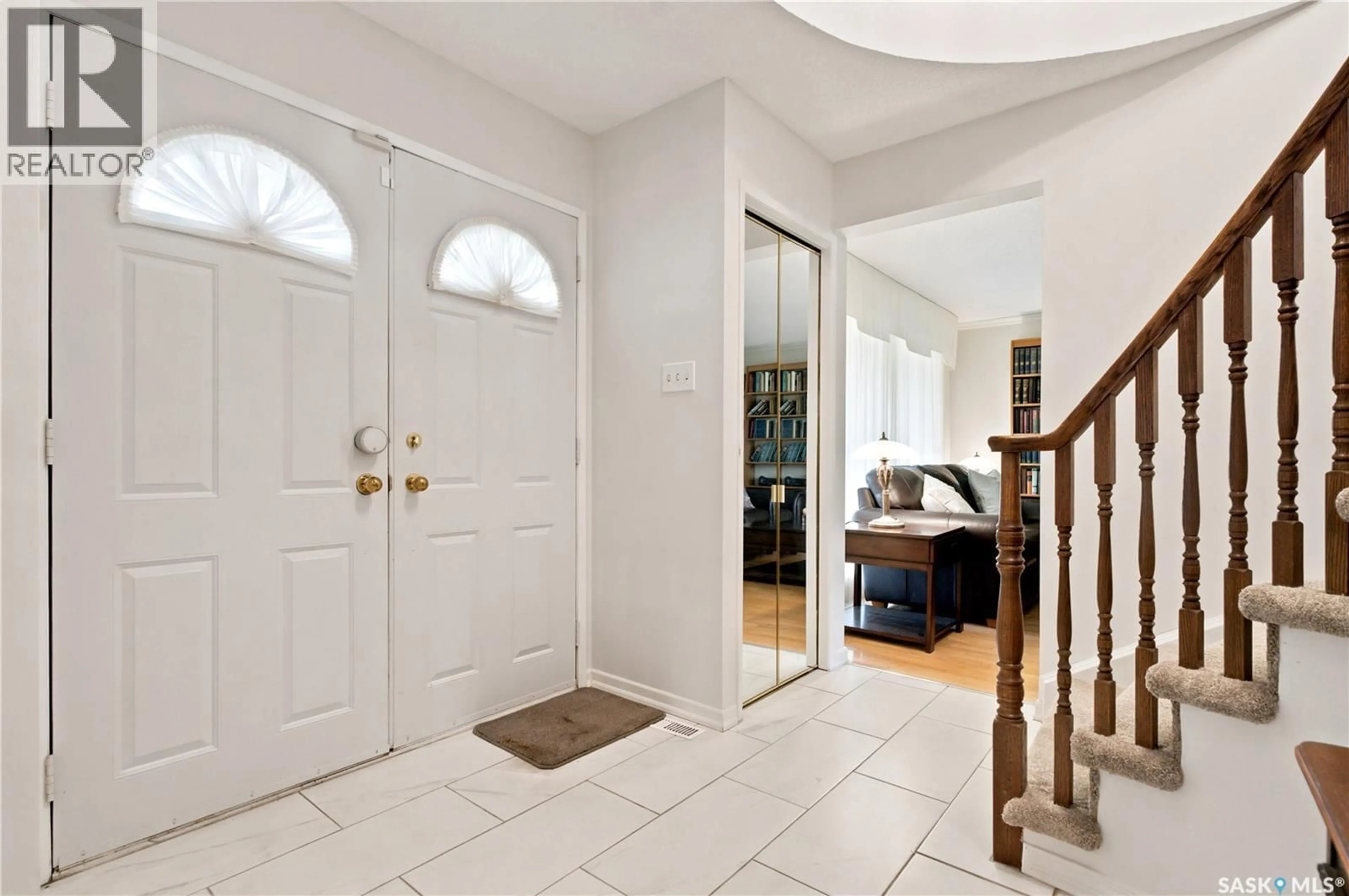 Indoor entryway for 225 CLEARWATER COURT, Saskatoon Saskatchewan S7K3Y9