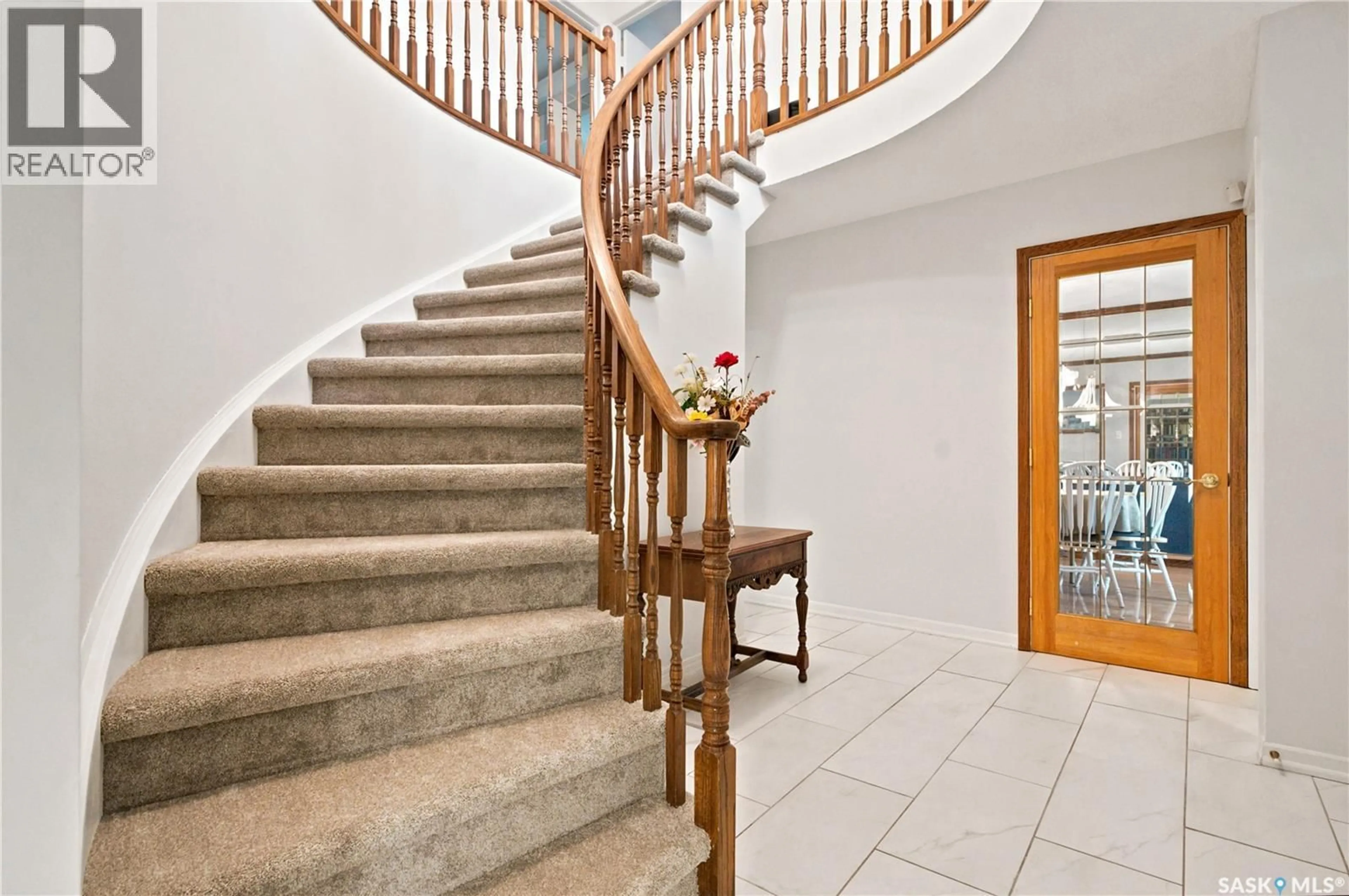 Stairs for 225 CLEARWATER COURT, Saskatoon Saskatchewan S7K3Y9