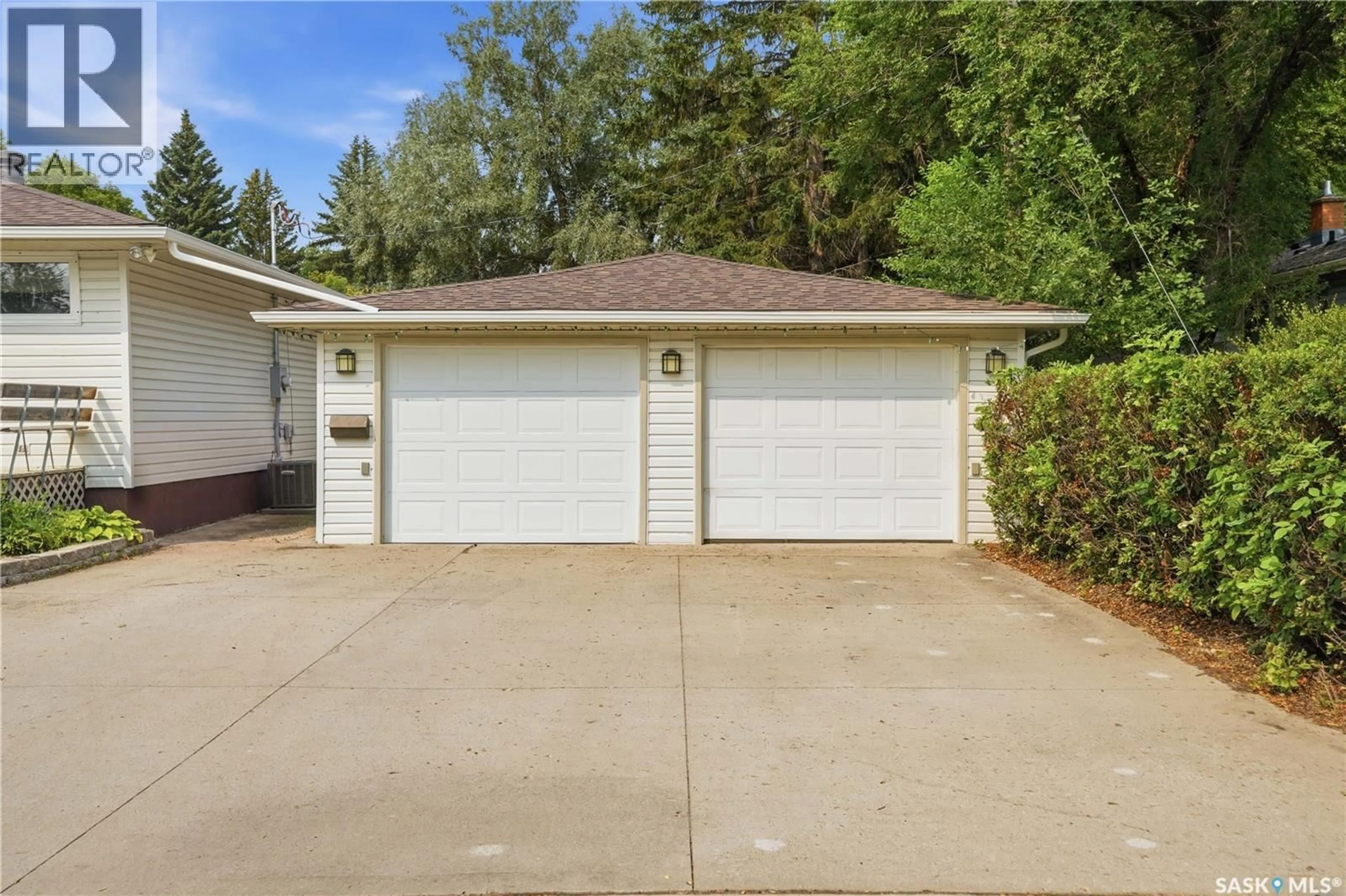 Indoor garage for 144 ORCHARD CRESCENT, Regina Saskatchewan S4S5B6
