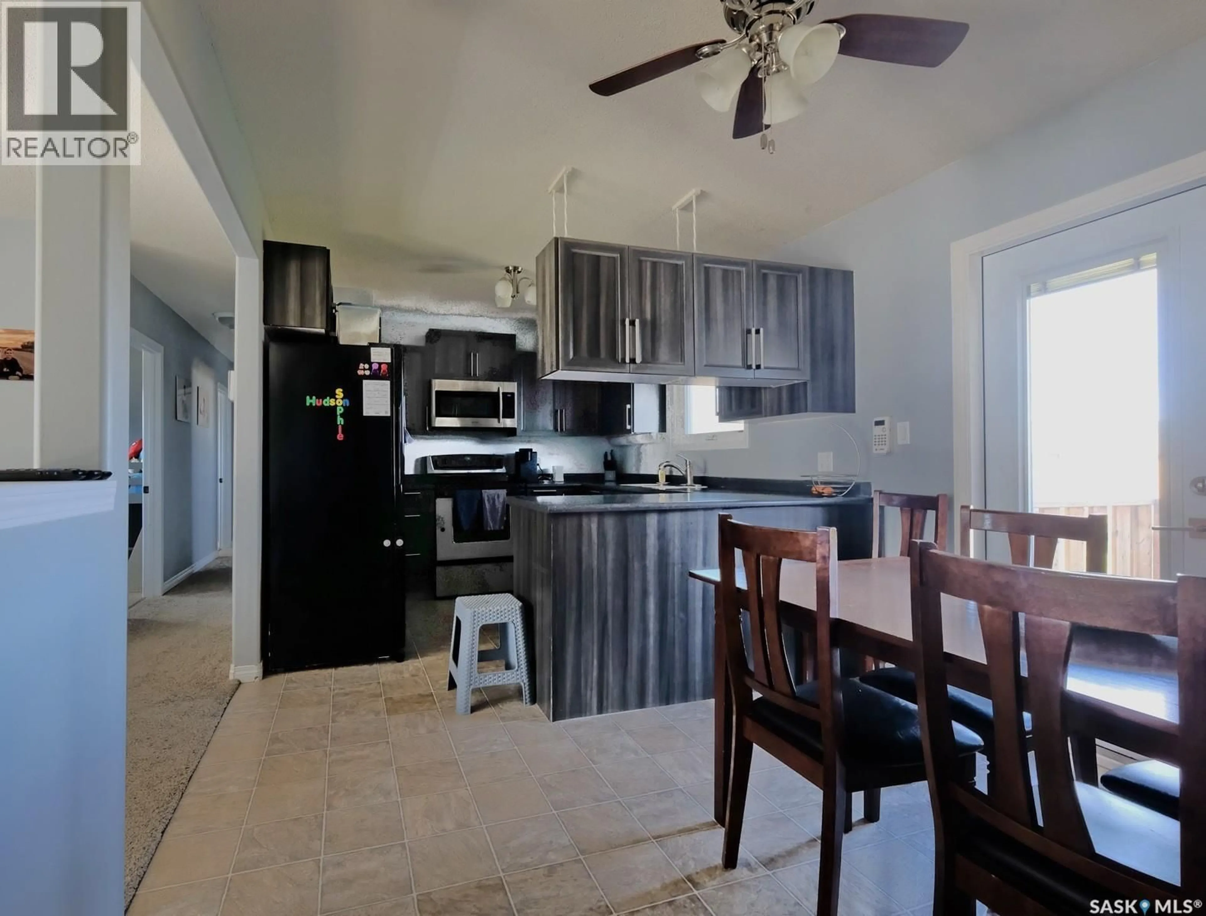 Open concept kitchen, unknown for 1002 KING STREET, Rosetown Saskatchewan S0L2V0