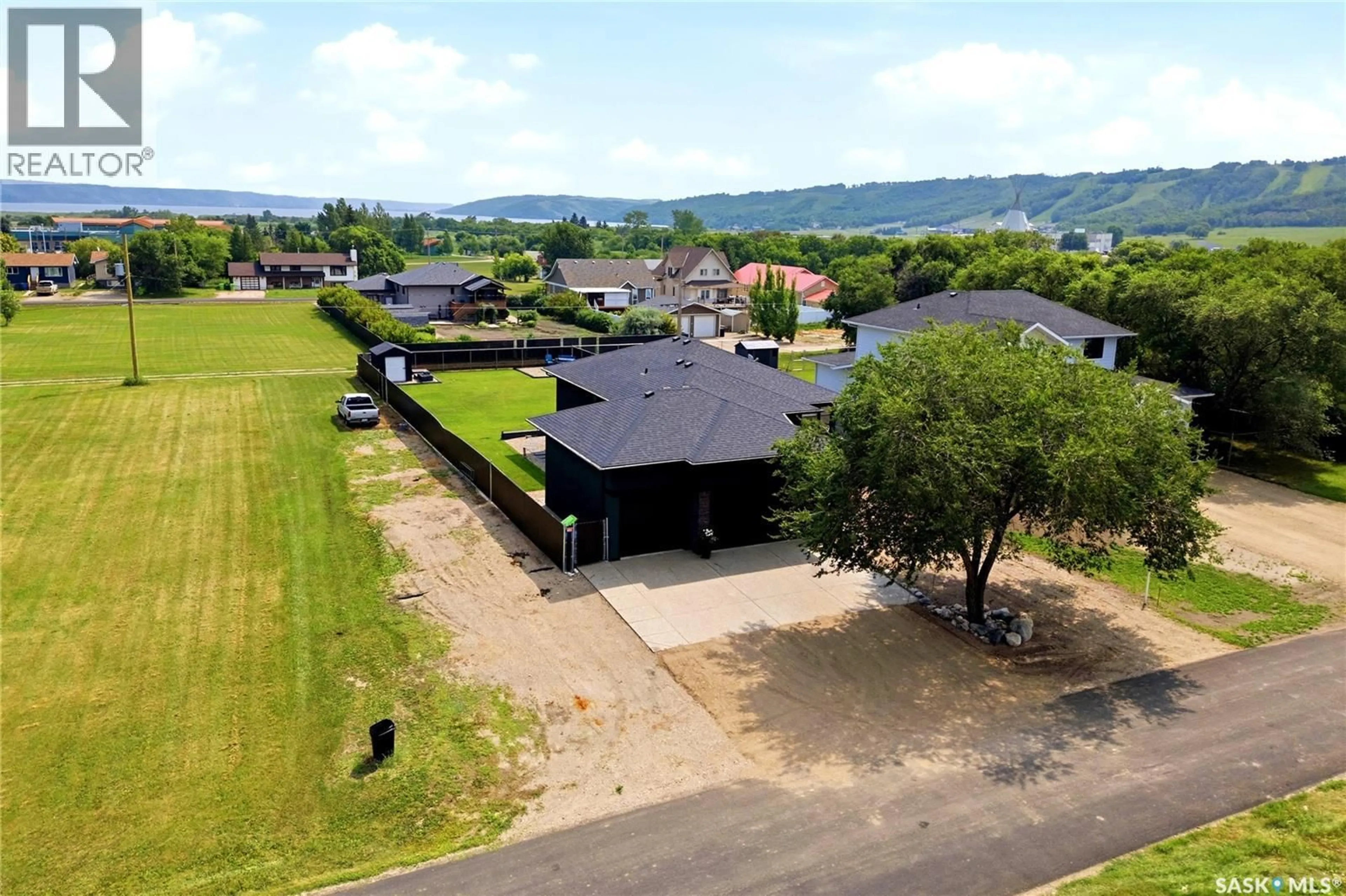 A pic from outside/outdoor area/front of a property/back of a property/a pic from drone, water/lake/river/ocean view for 655 SEGWUN AVENUE, Fort Qu'Appelle Saskatchewan S0G1S0