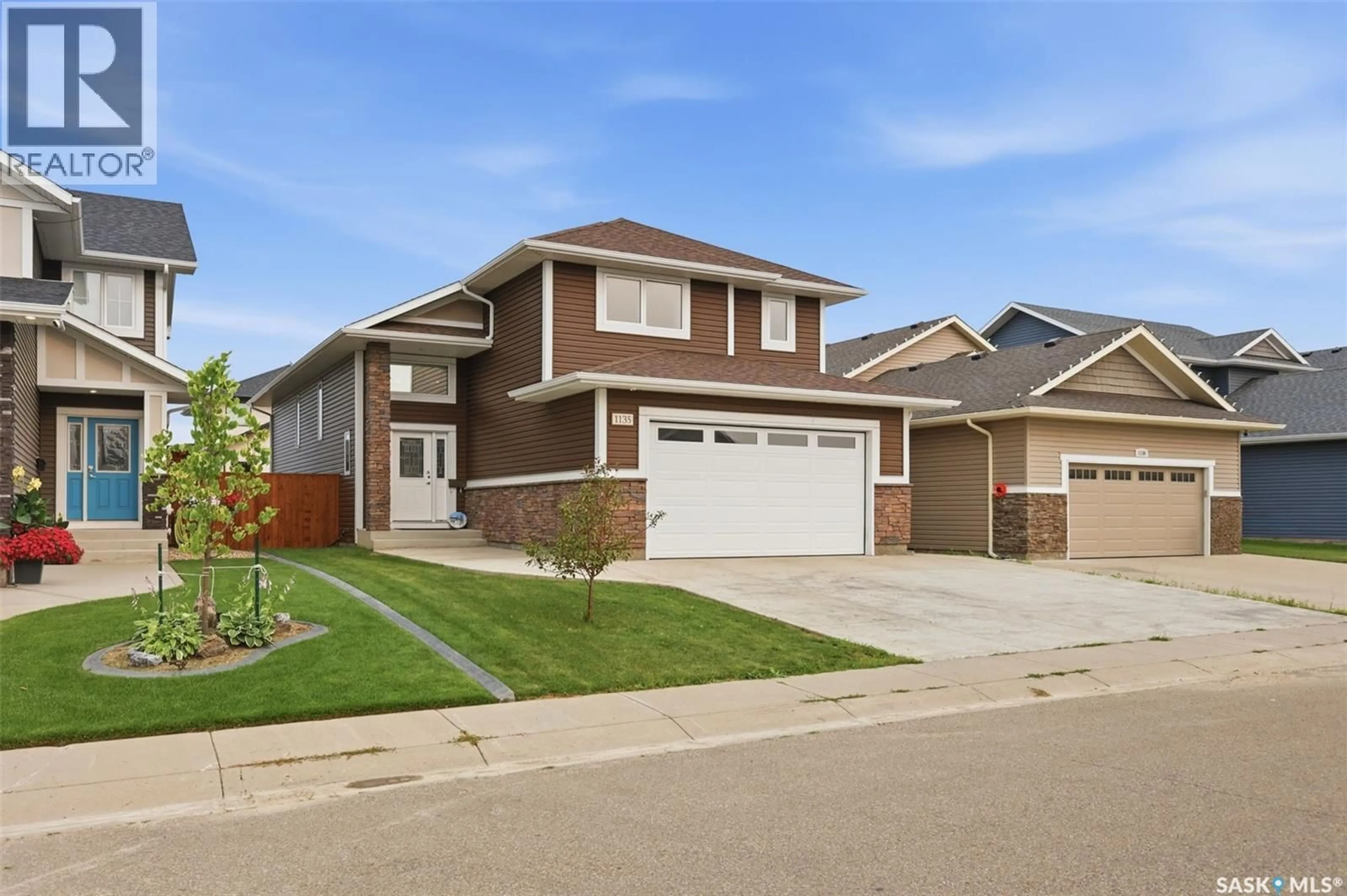 Home with vinyl exterior material, street for 1135 PRINGLE WAY, Saskatoon Saskatchewan S7T0V5