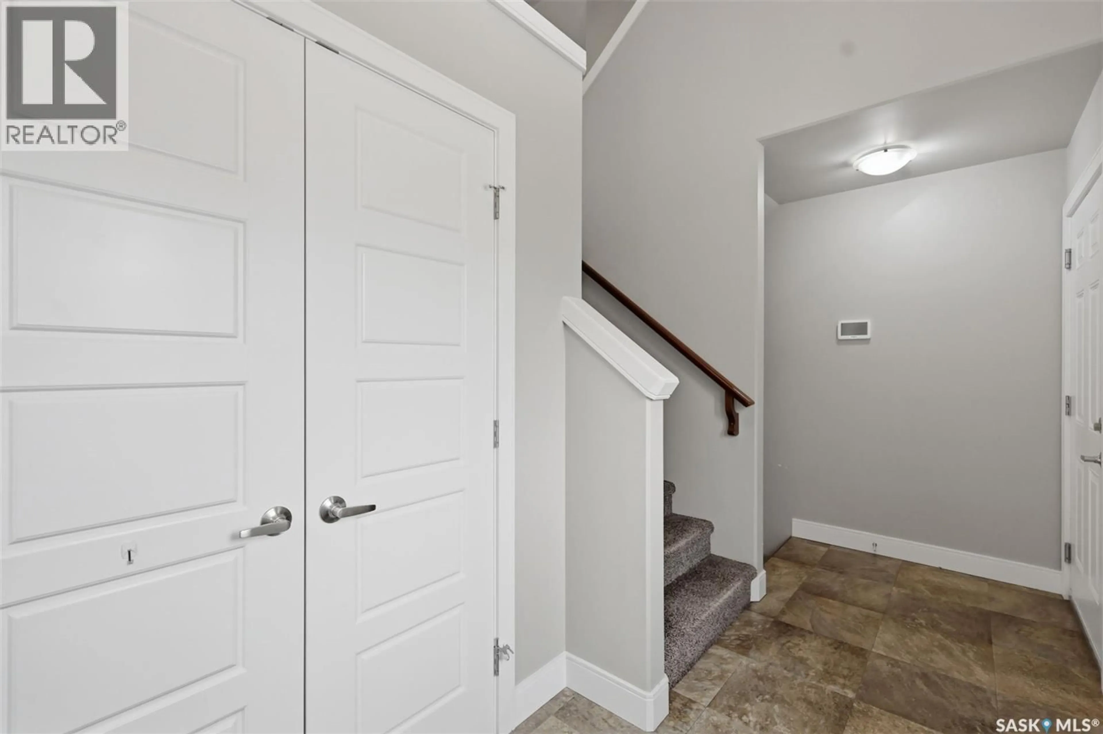 Indoor entryway for 1135 PRINGLE WAY, Saskatoon Saskatchewan S7T0V5