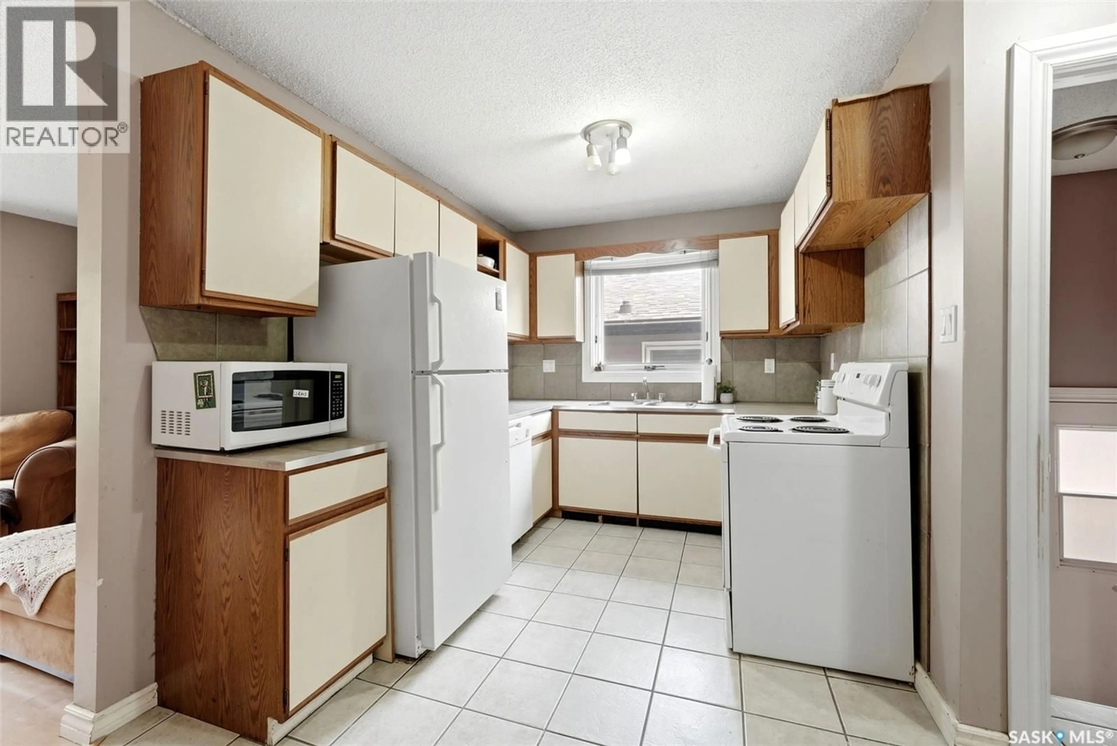 Standard kitchen, ceramic/tile floor for 2051 MCDONALD STREET, Regina Saskatchewan S4N2Y4