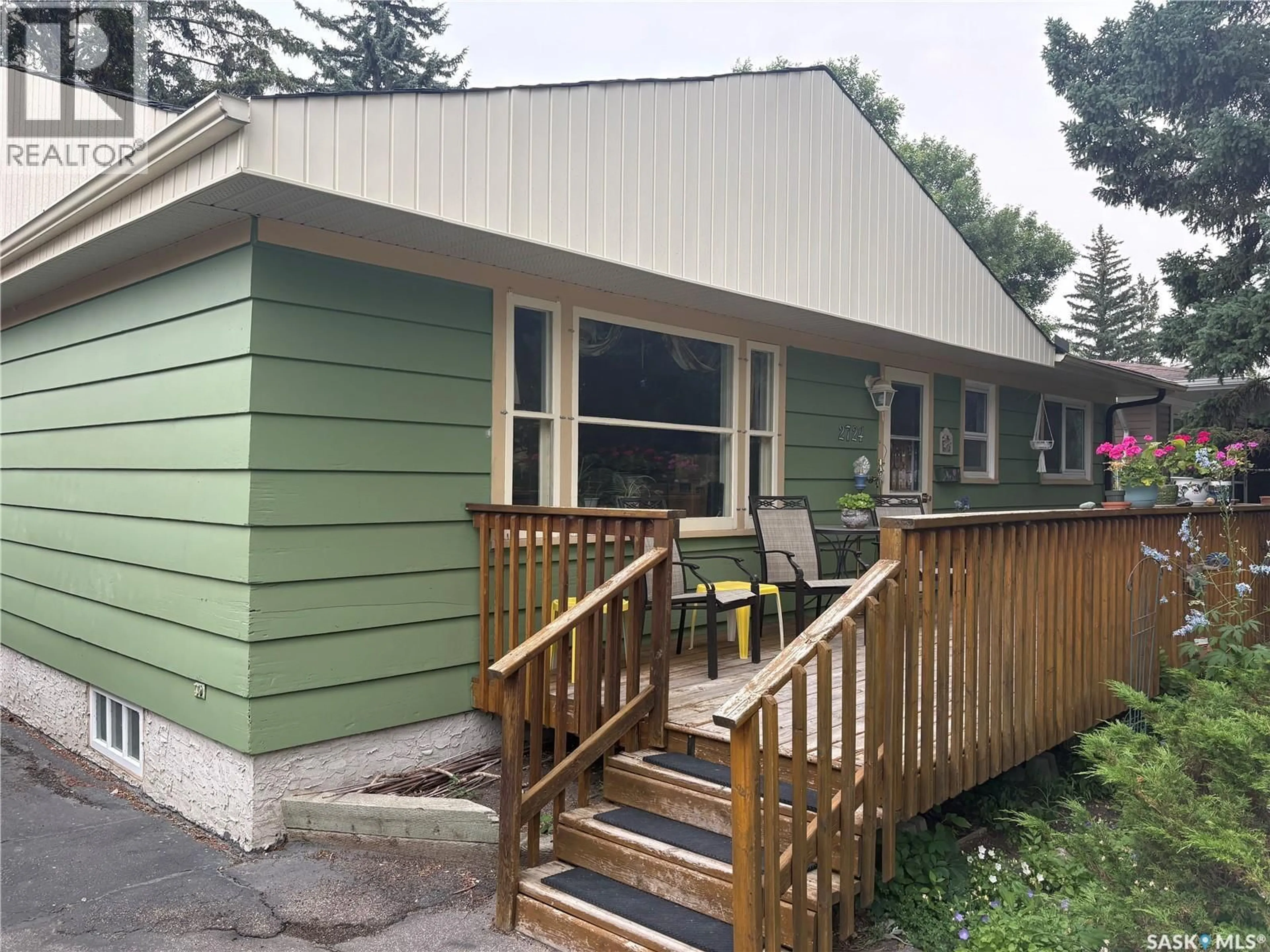Home with vinyl exterior material, unknown for 2724 24TH AVENUE, Regina Saskatchewan S4S1J5